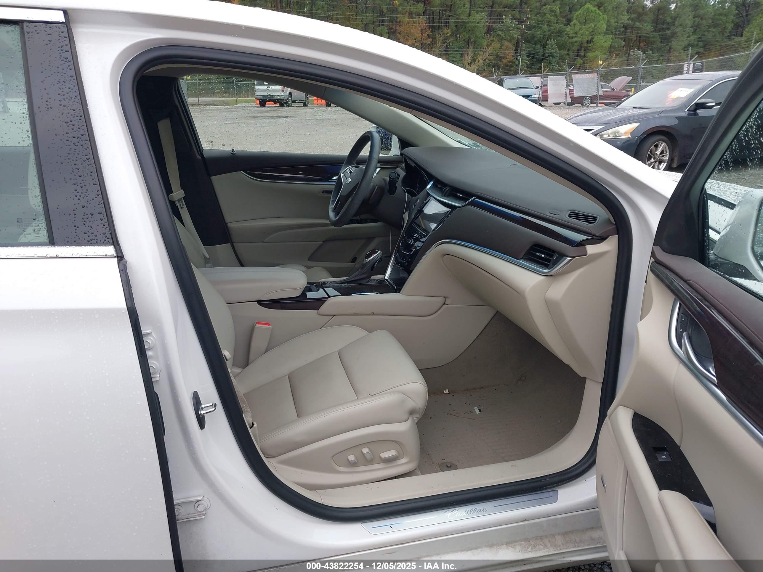 CADILLAC XTS image 5