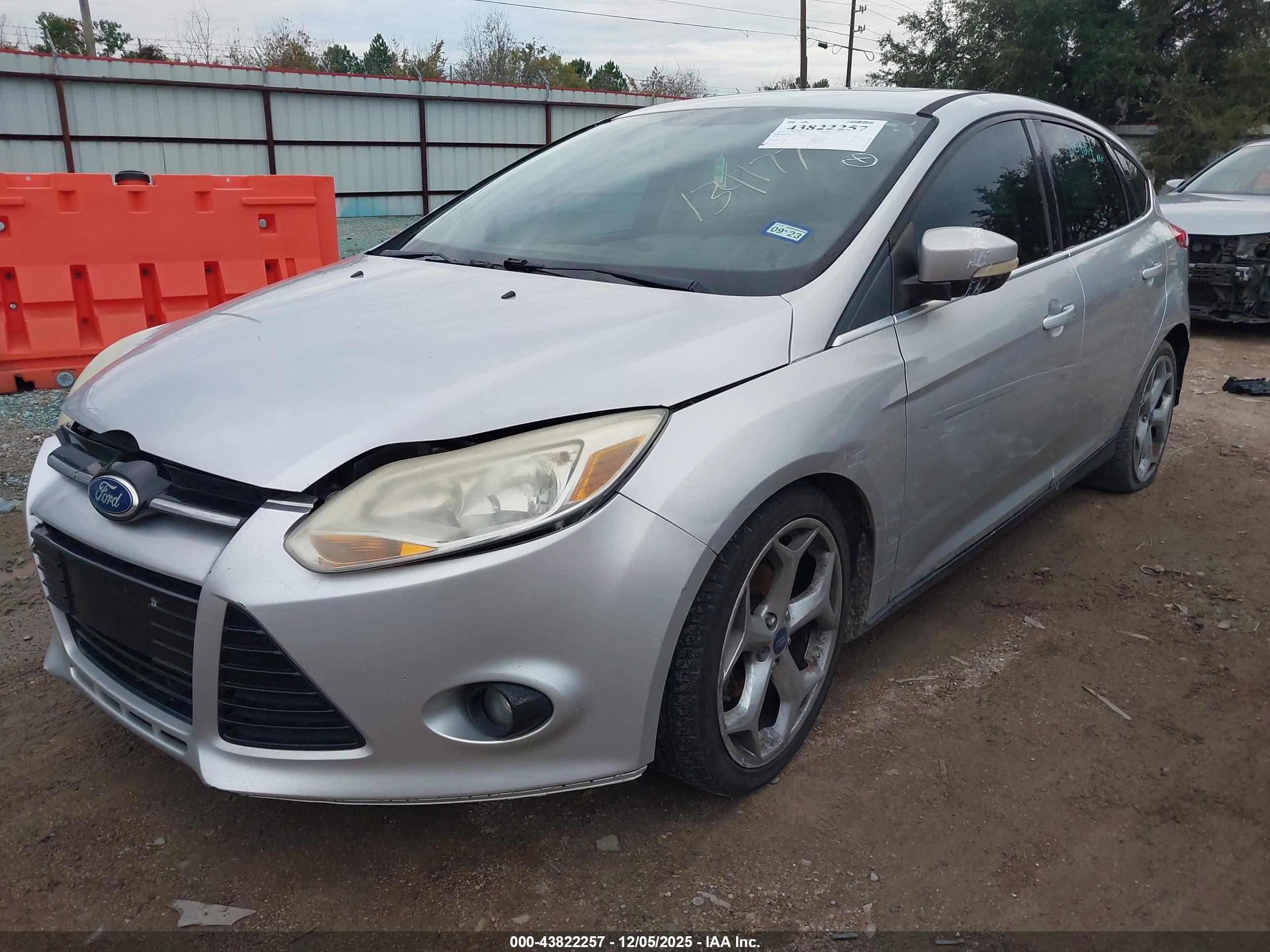FORD FOCUS image 2