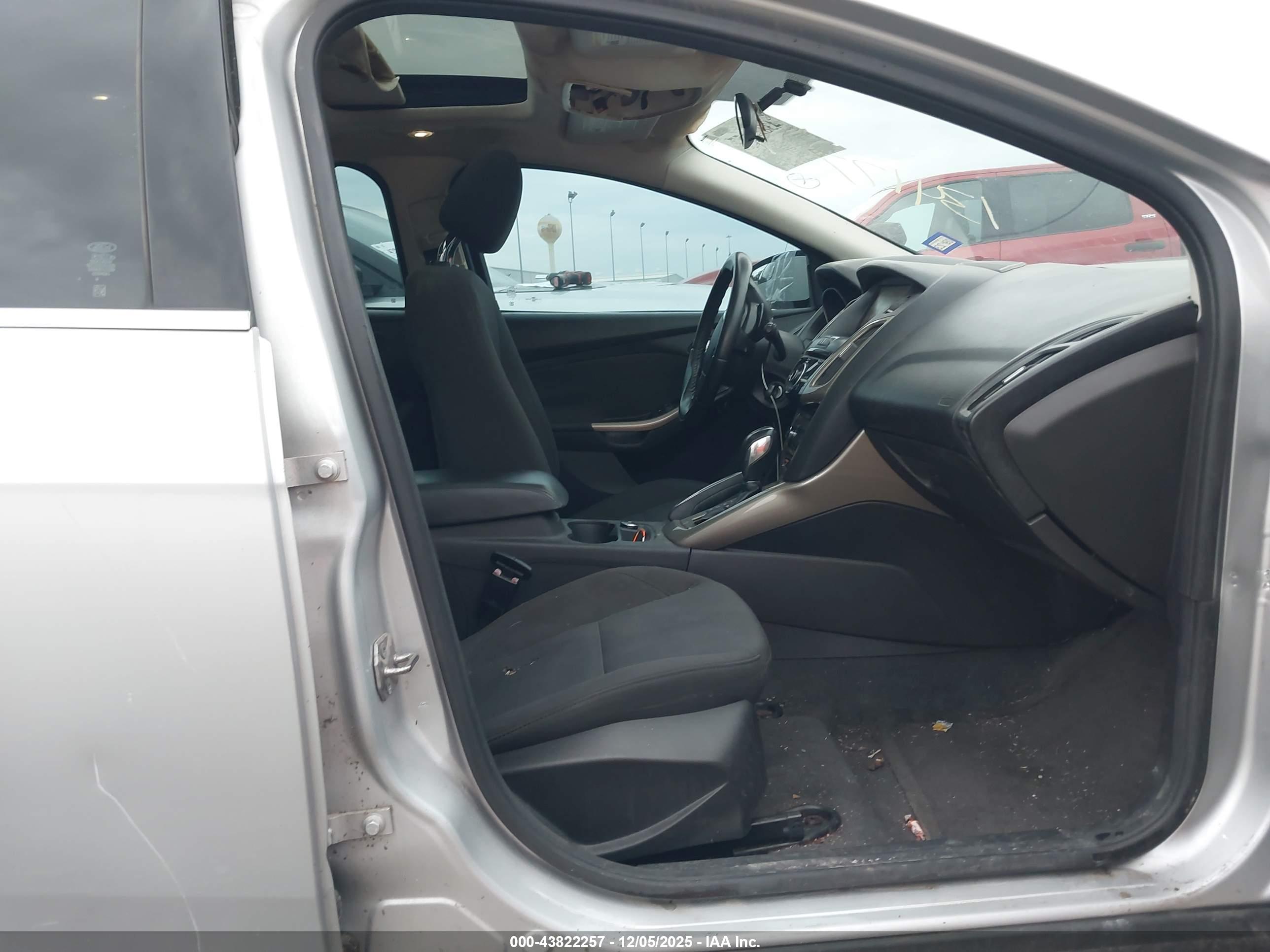 FORD FOCUS image 5