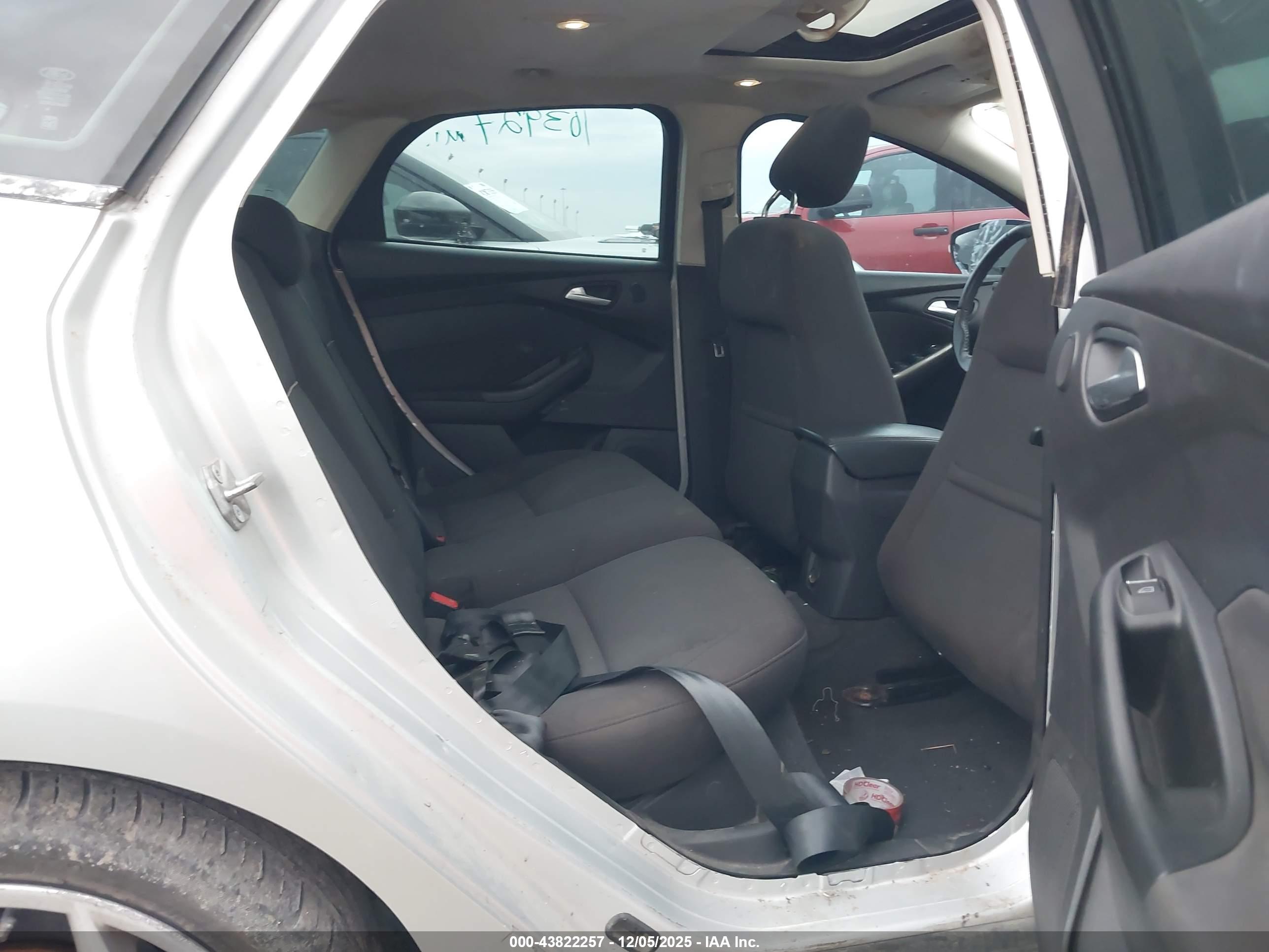 FORD FOCUS image 8