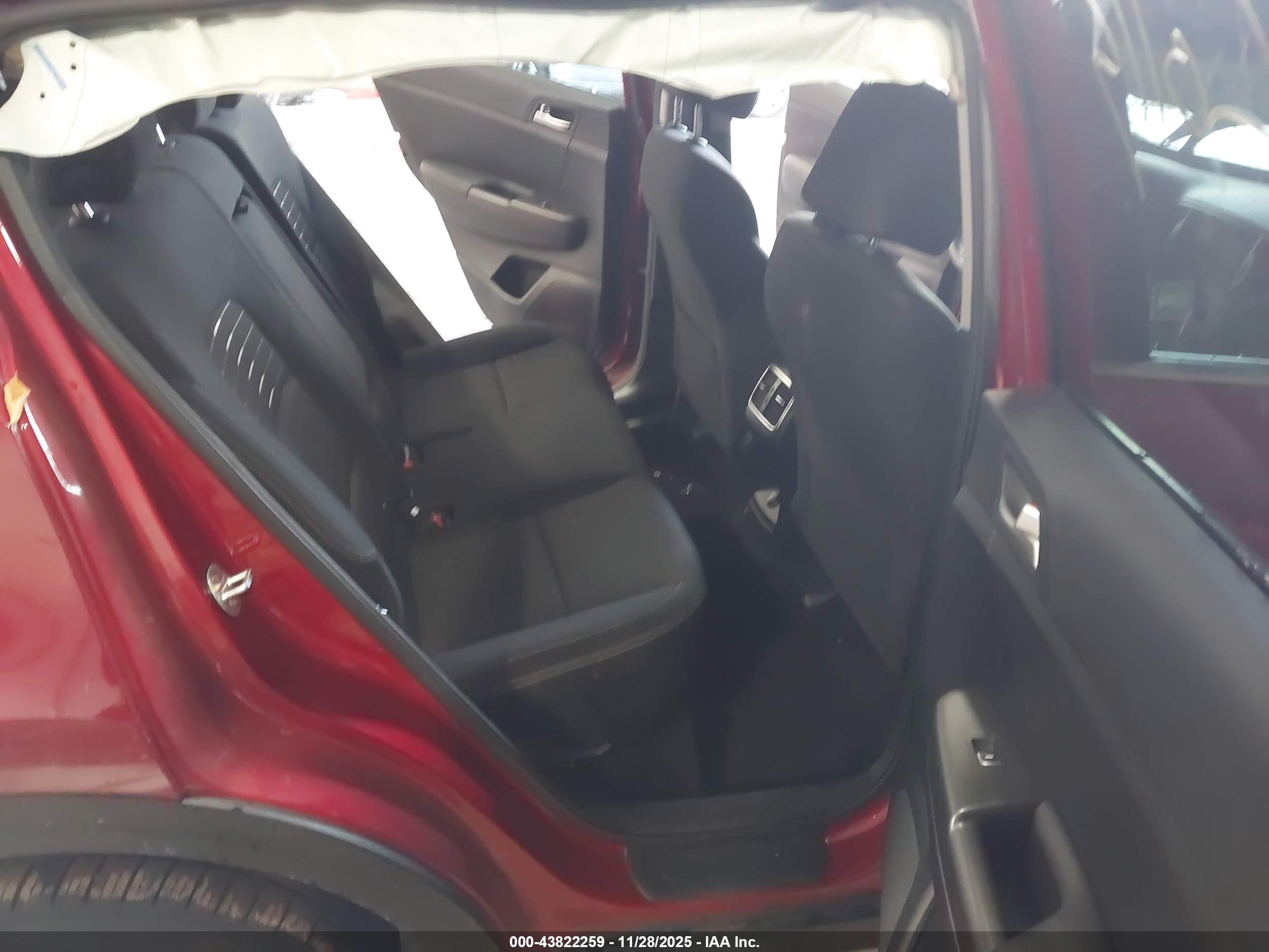KIA SPORTAGE image 8