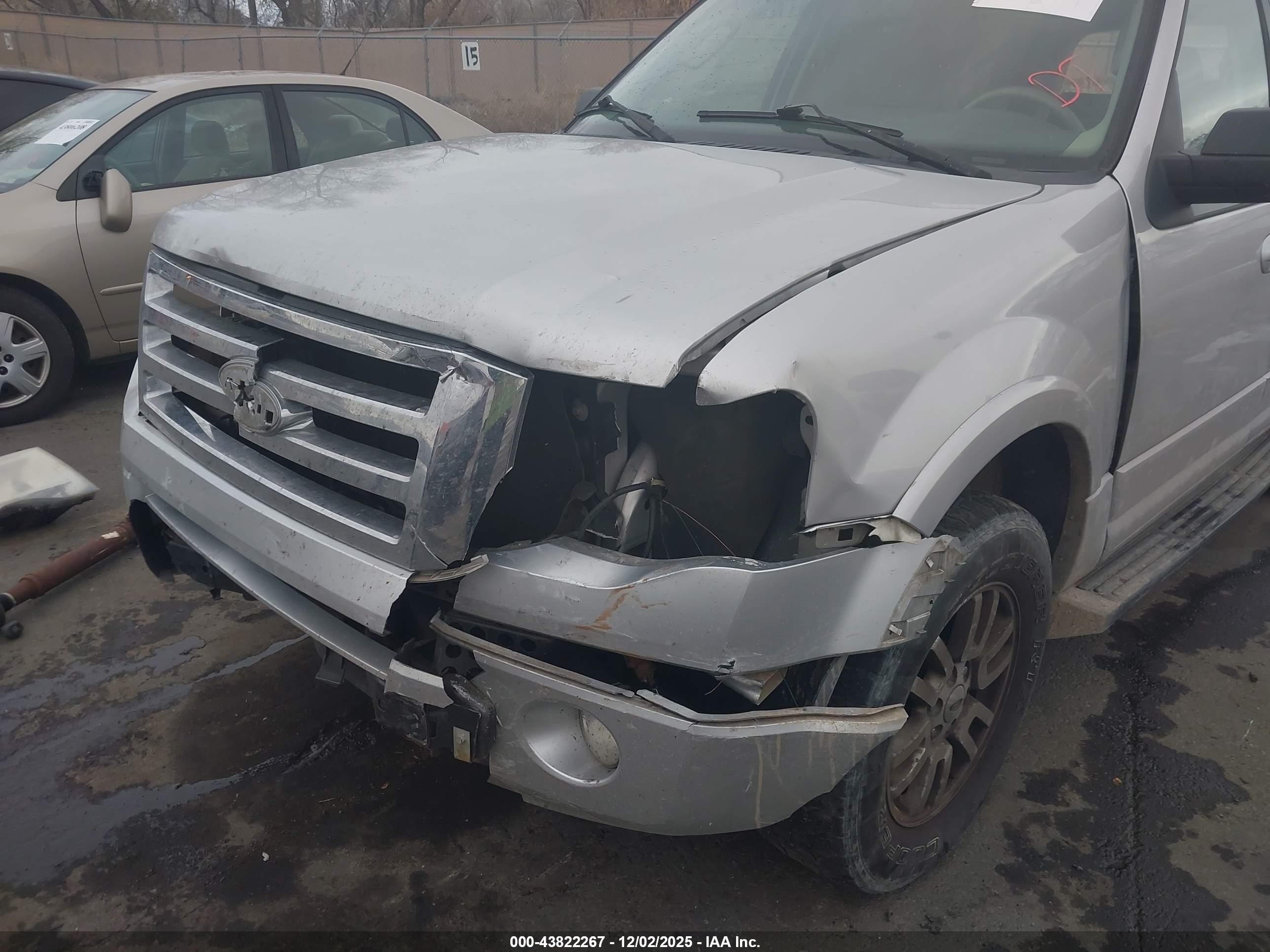 FORD EXPEDITION image 6