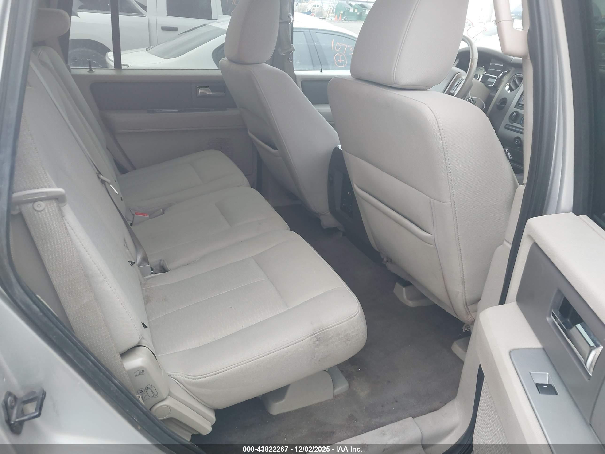 FORD EXPEDITION image 8