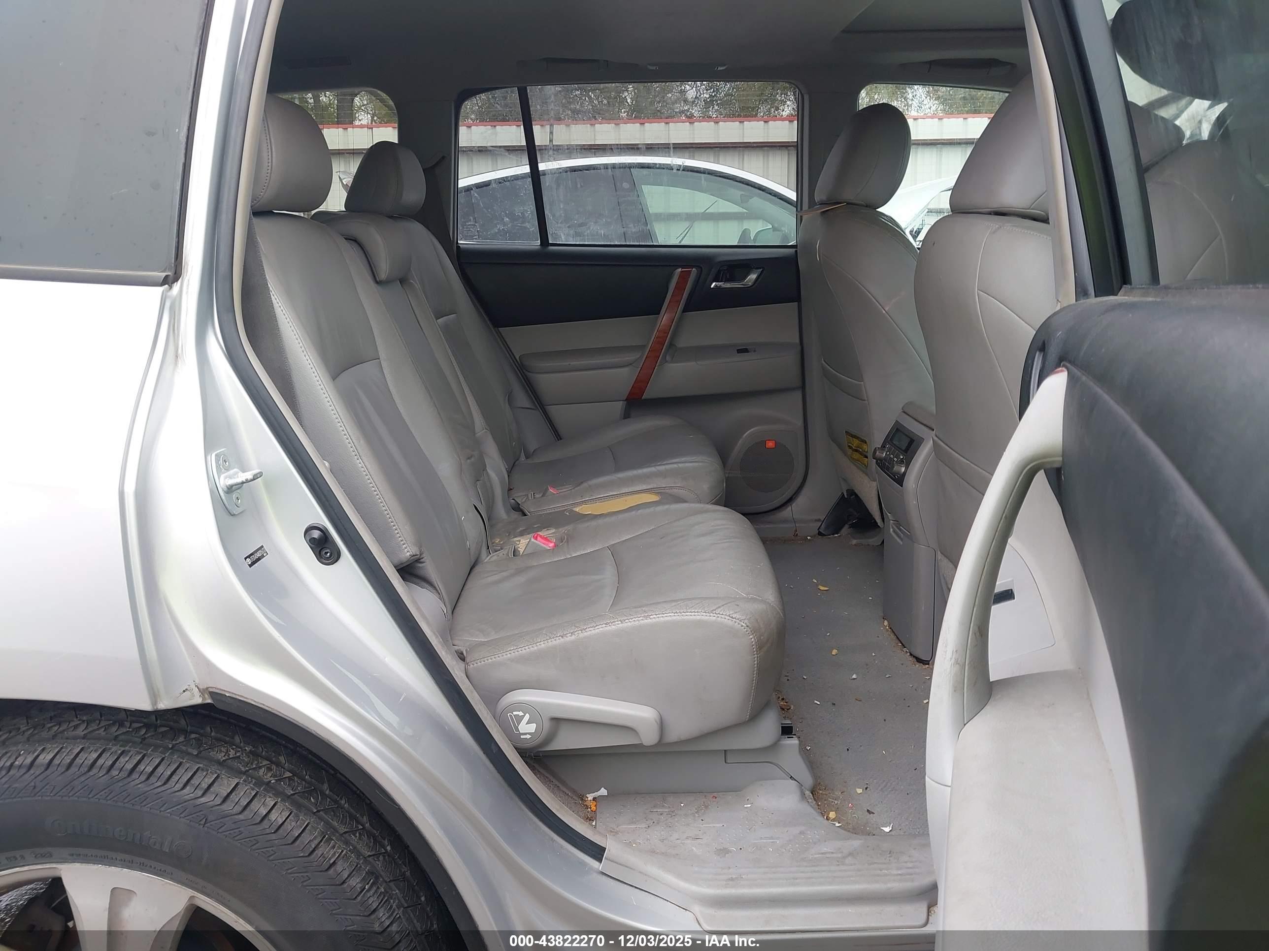 TOYOTA HIGHLANDER image 8