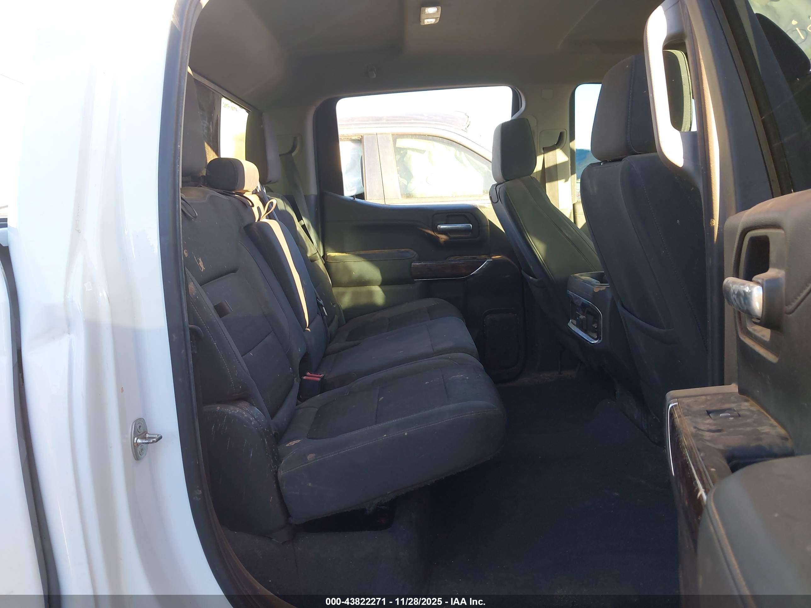 GMC SIERRA image 8