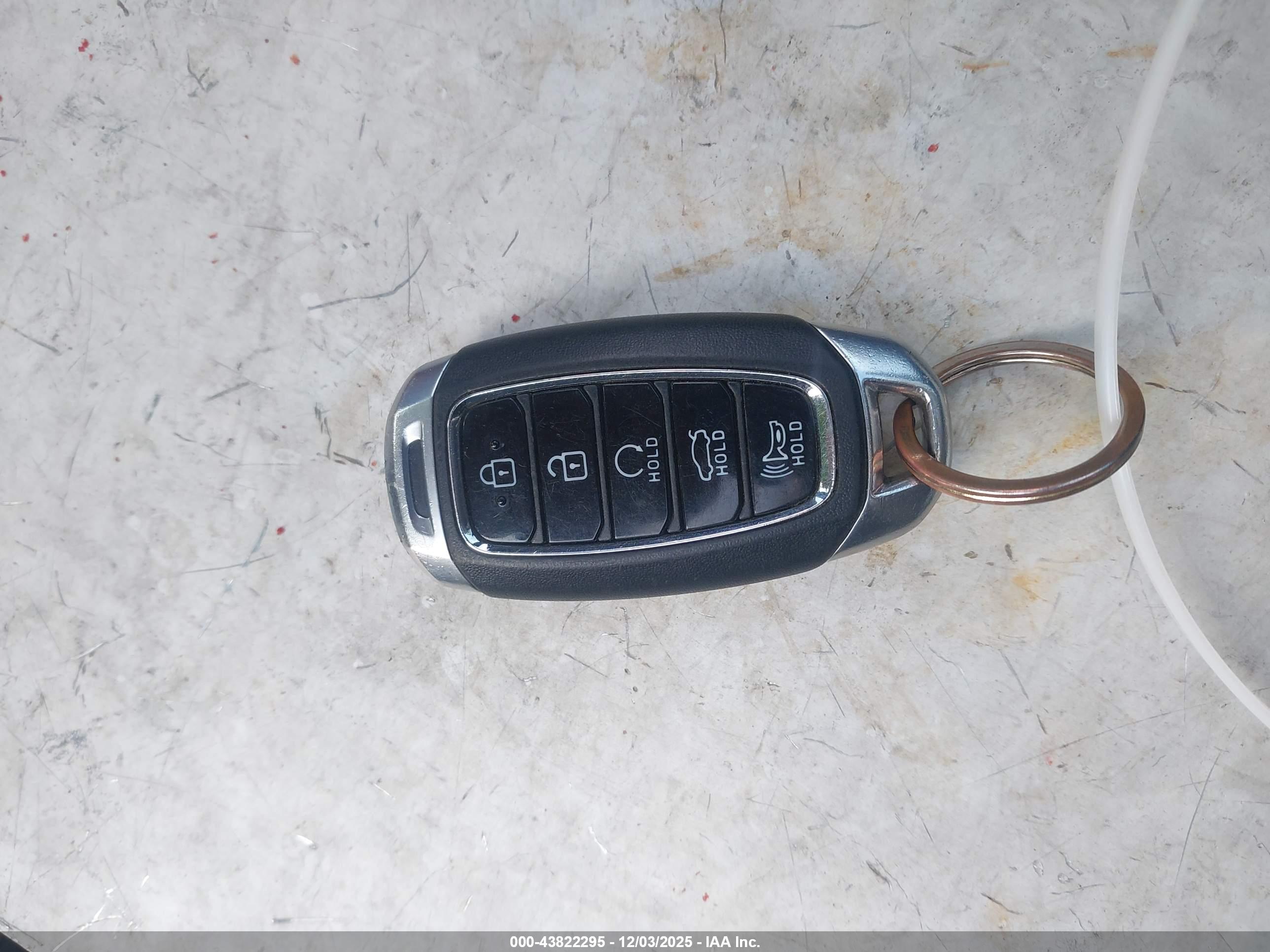 HYUNDAI ELANTRA image 11