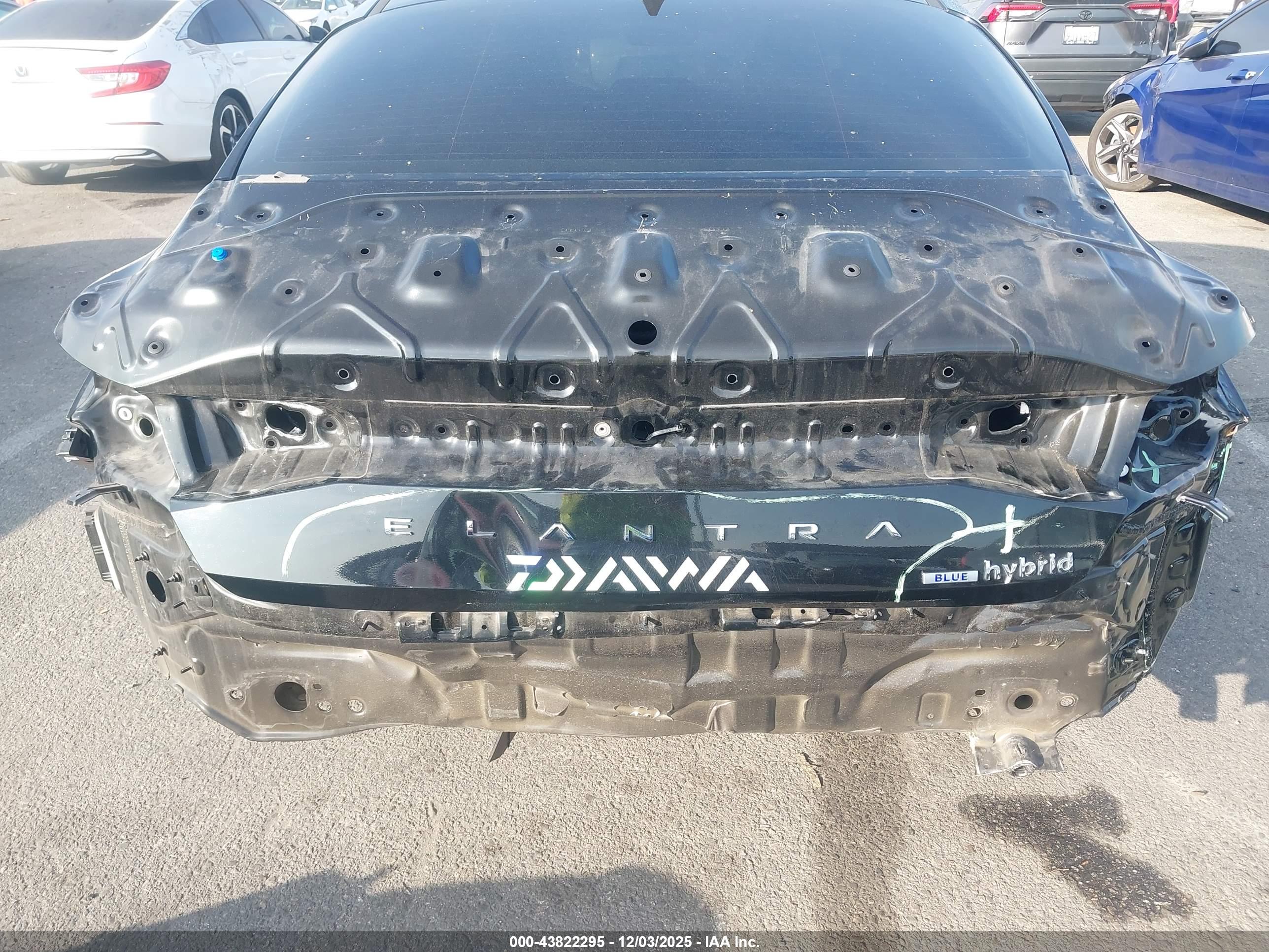 HYUNDAI ELANTRA image 6
