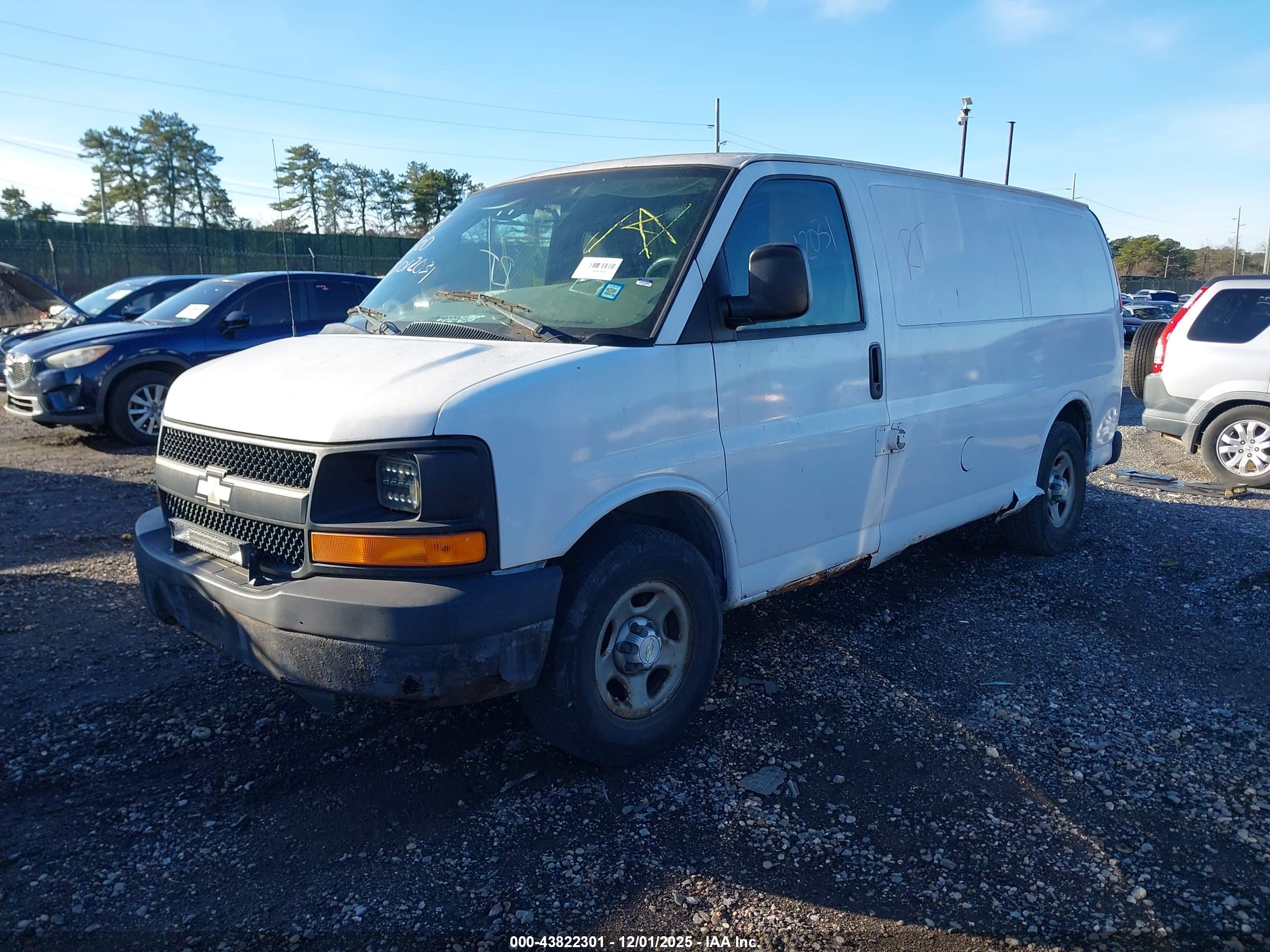 CHEVROLET EXPRESS image 2