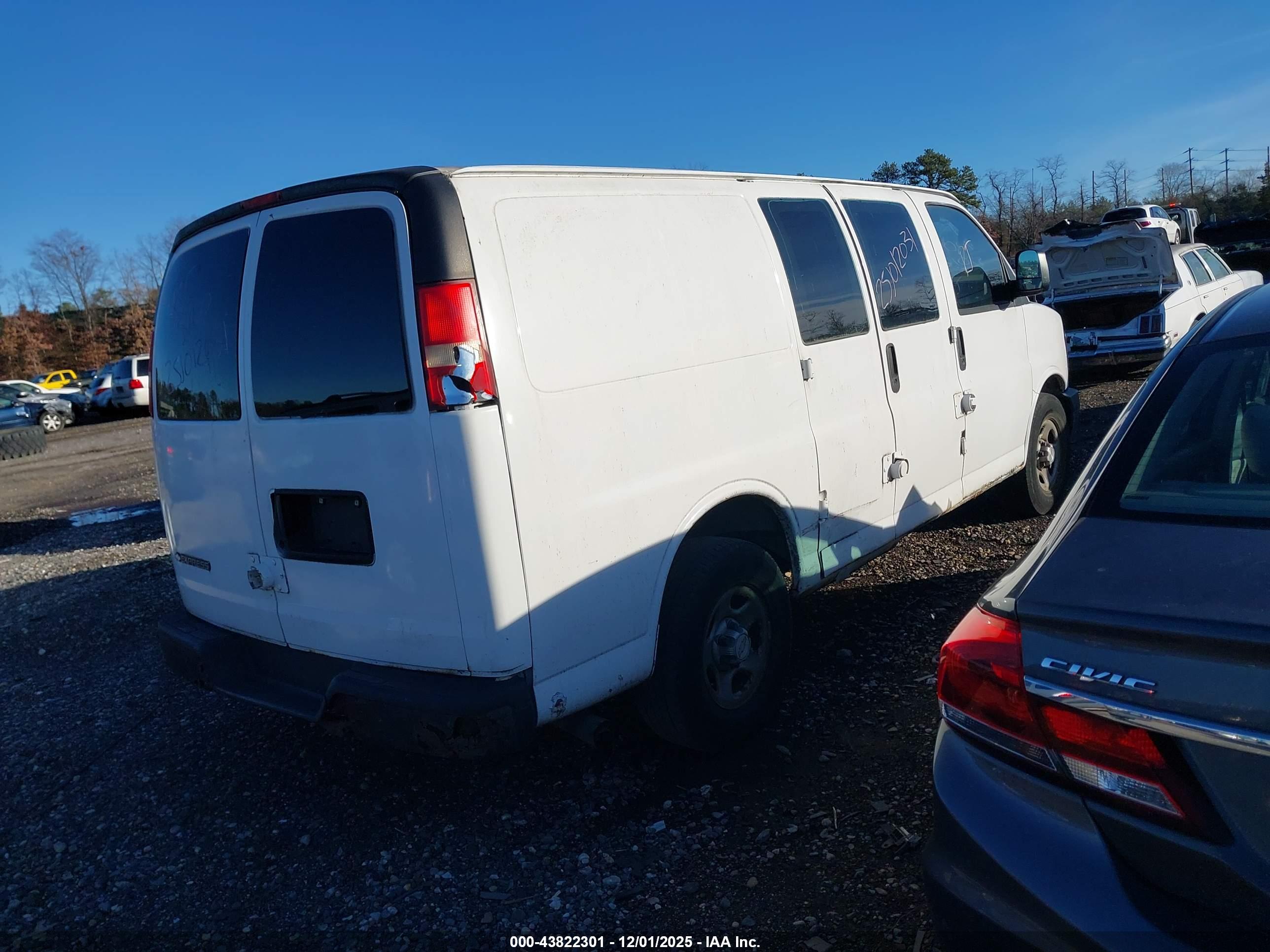 CHEVROLET EXPRESS image 4