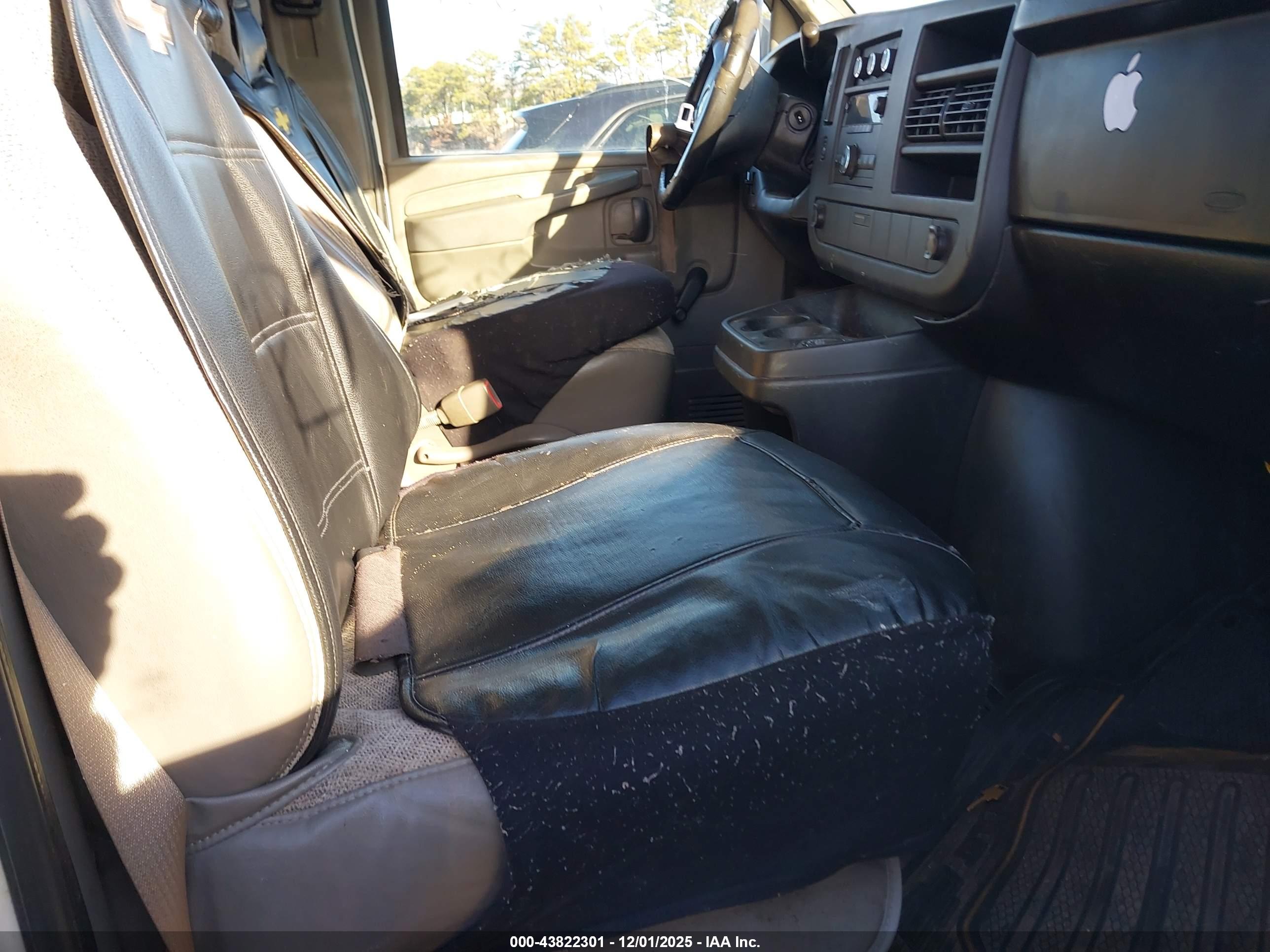 CHEVROLET EXPRESS image 5