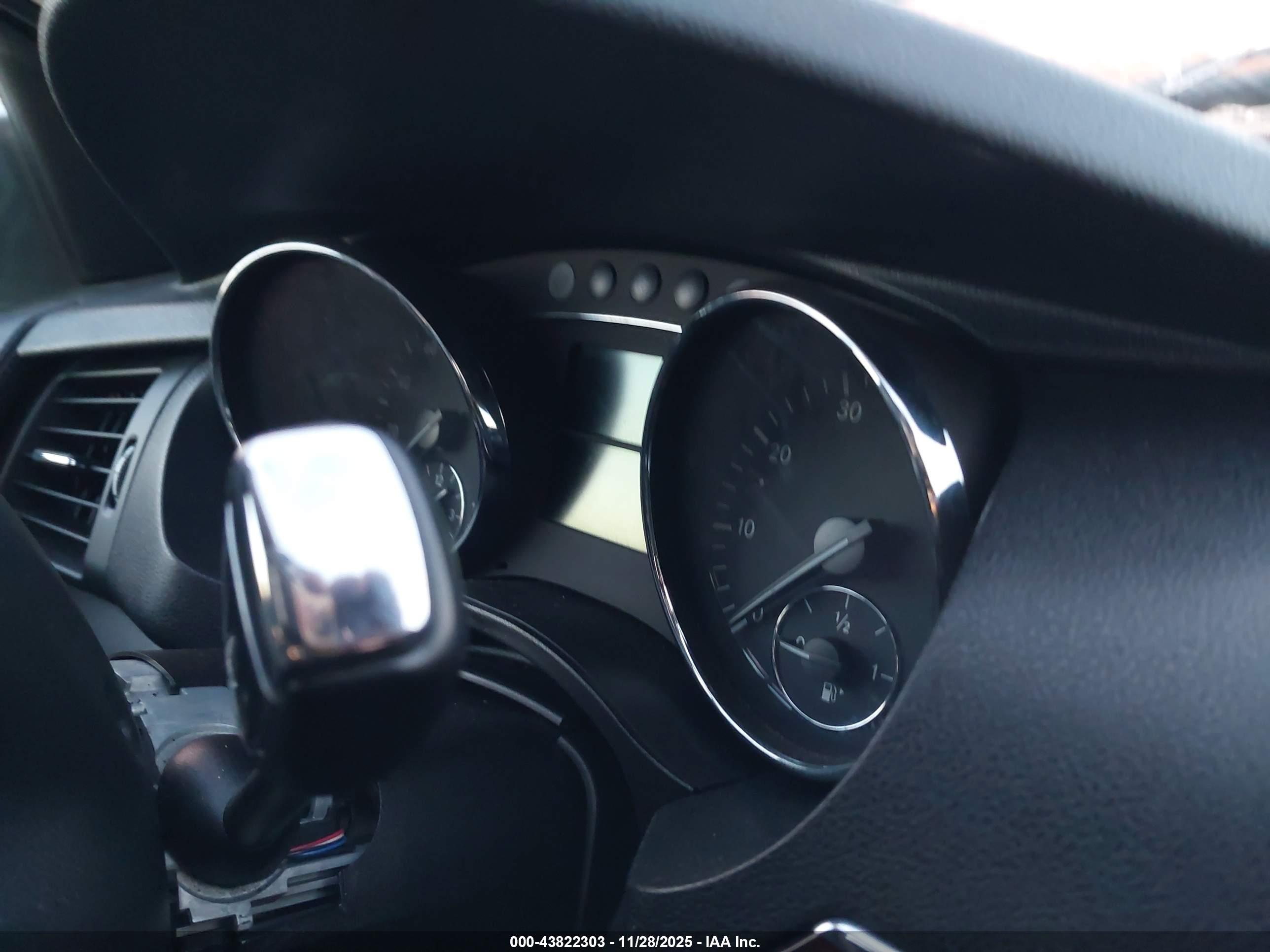 MERCEDES-BENZ R image 7