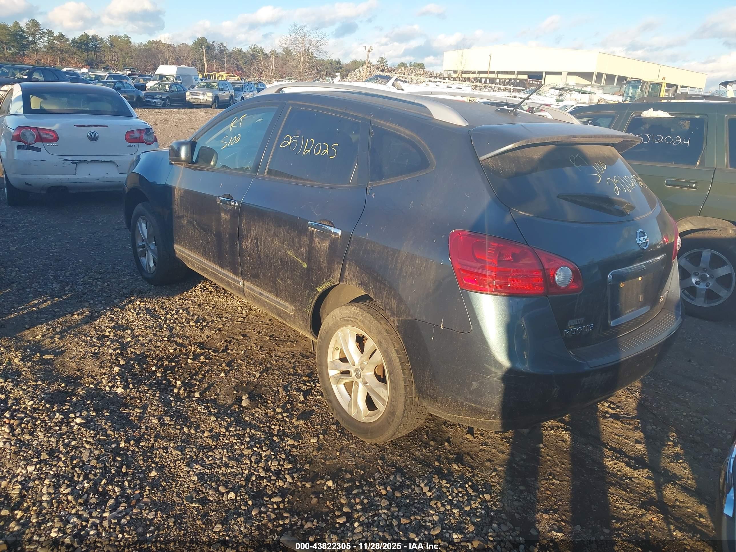 NISSAN ROGUE image 3