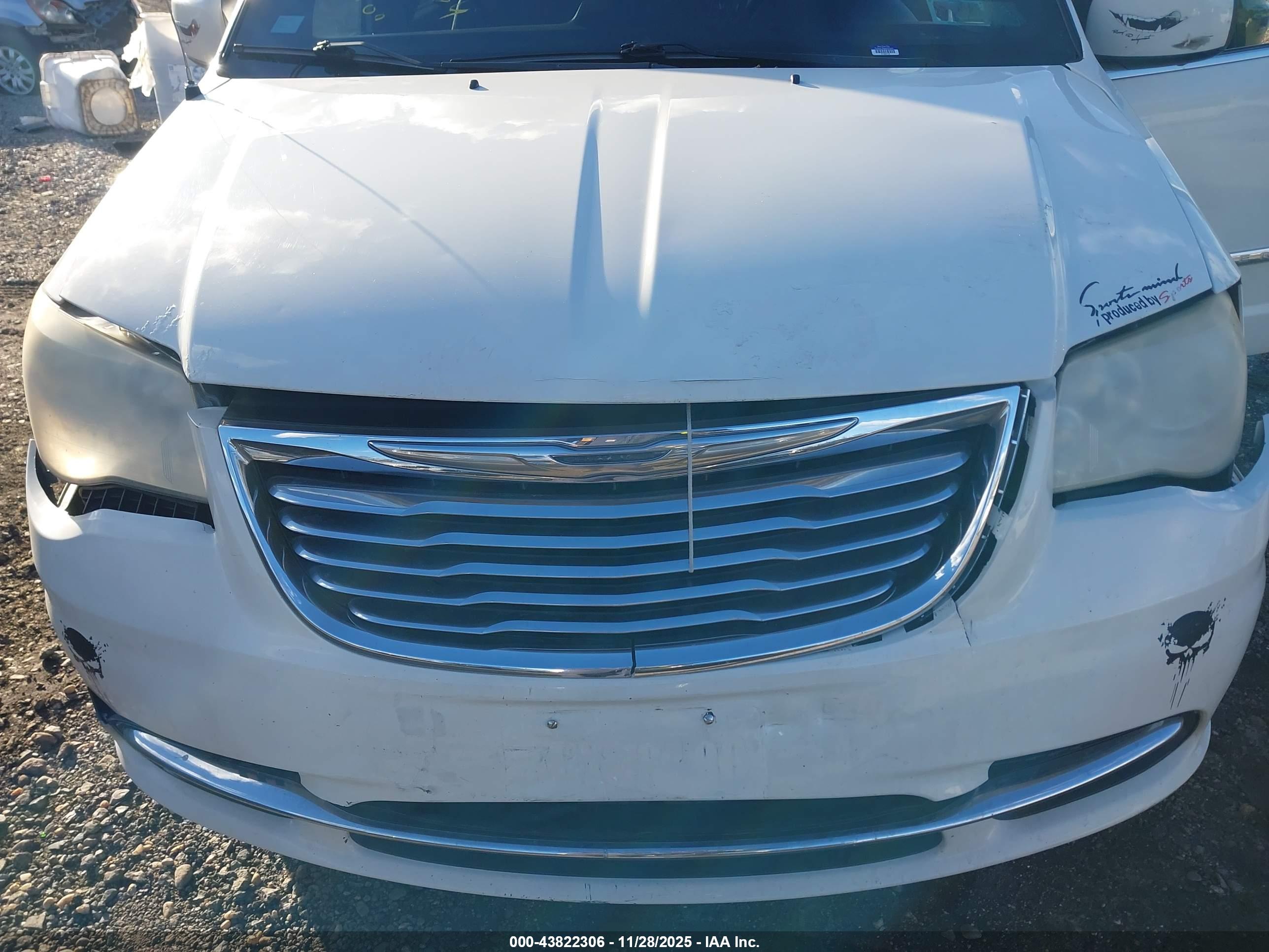 CHRYSLER TOWN image 10