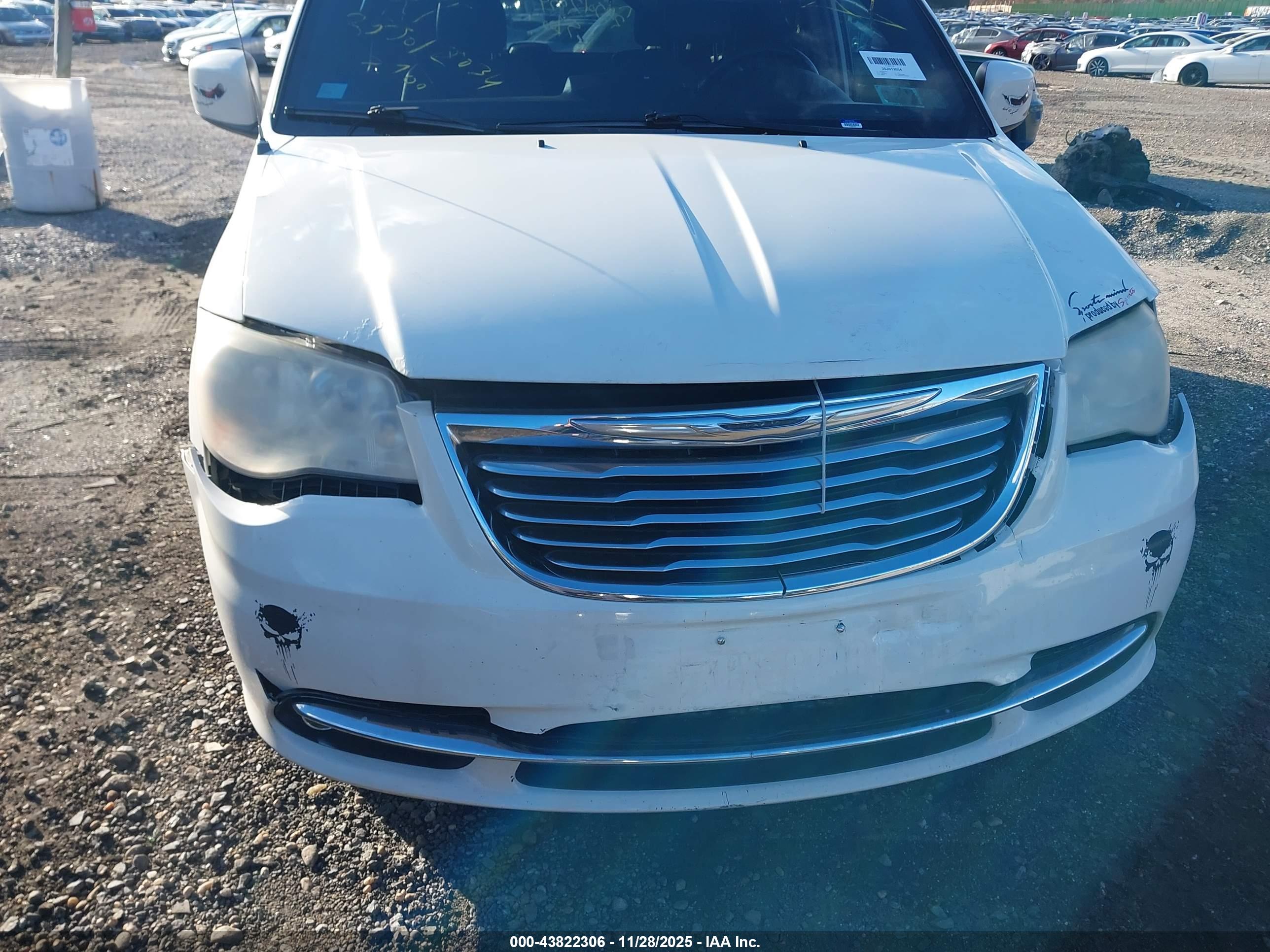 CHRYSLER TOWN image 6