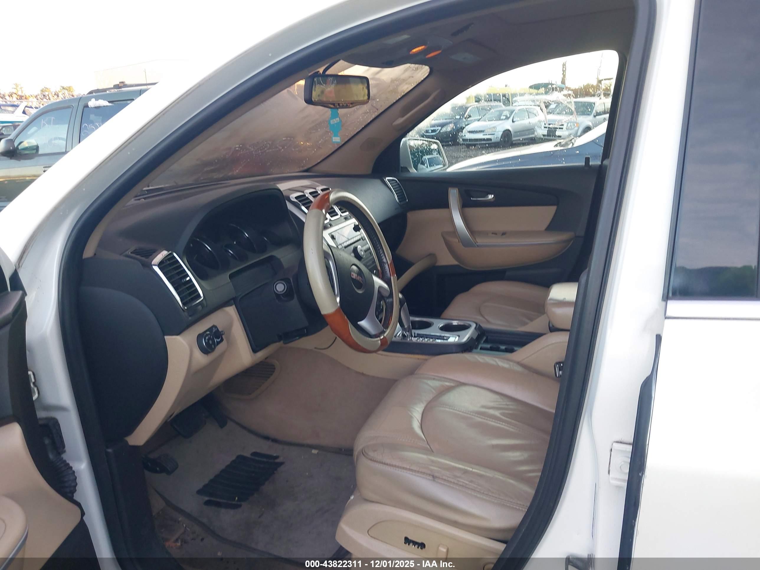 GMC ACADIA image 5
