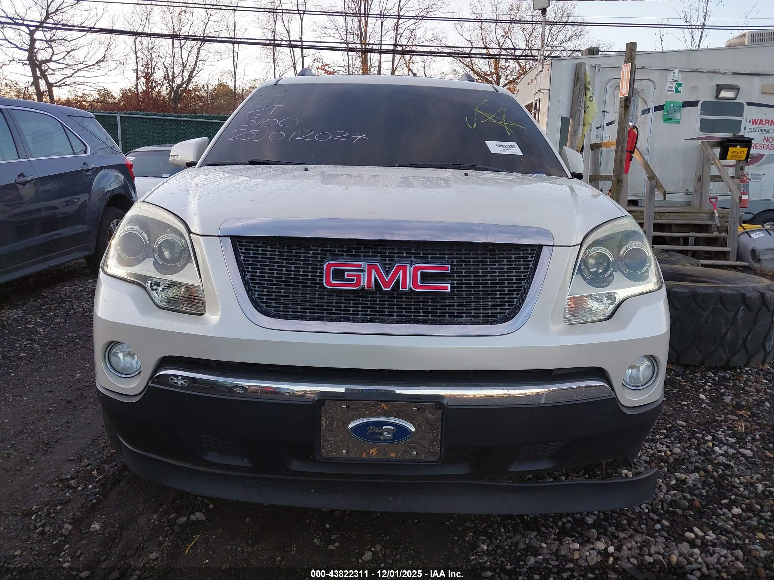 GMC ACADIA image 6