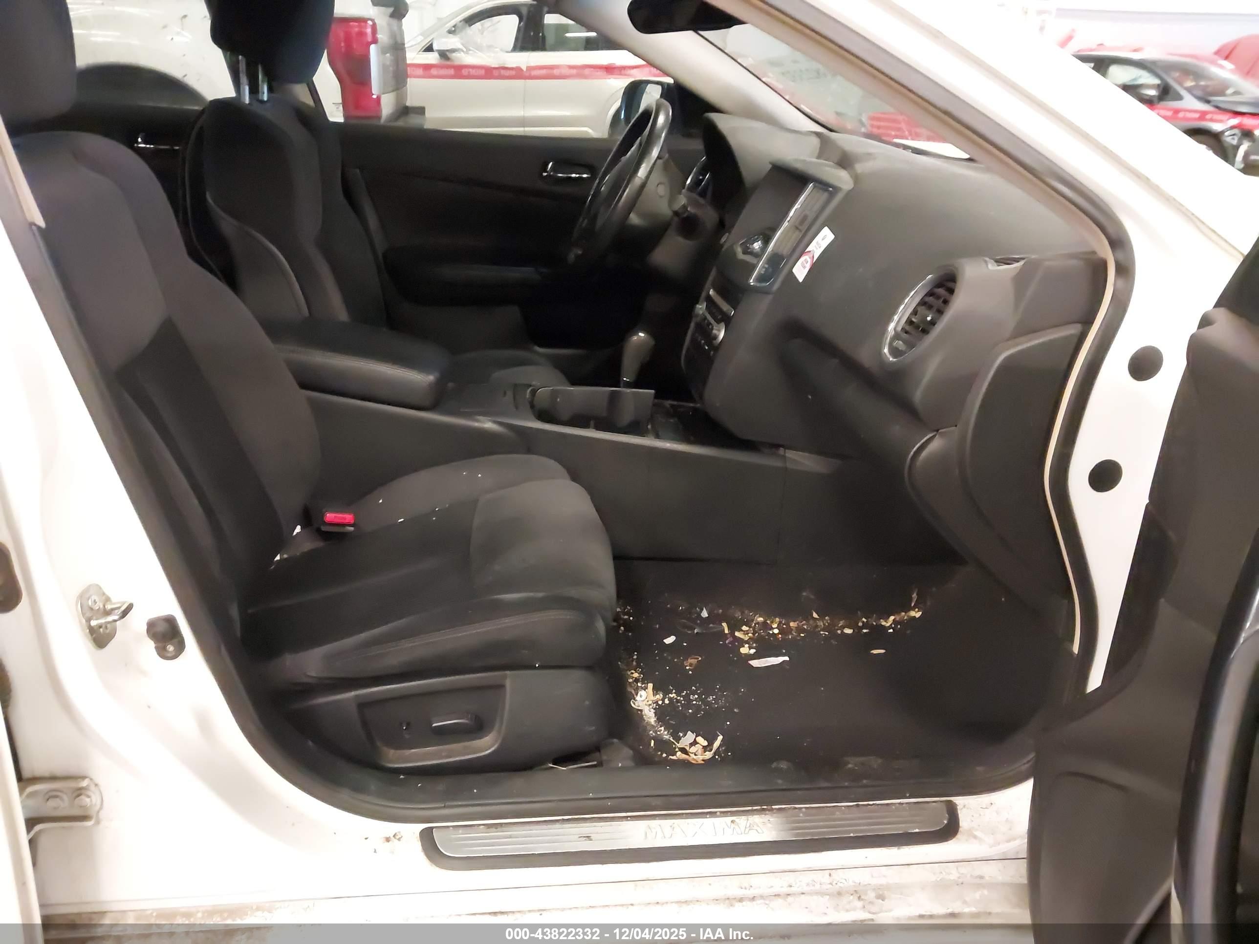 NISSAN MAXIMA image 5