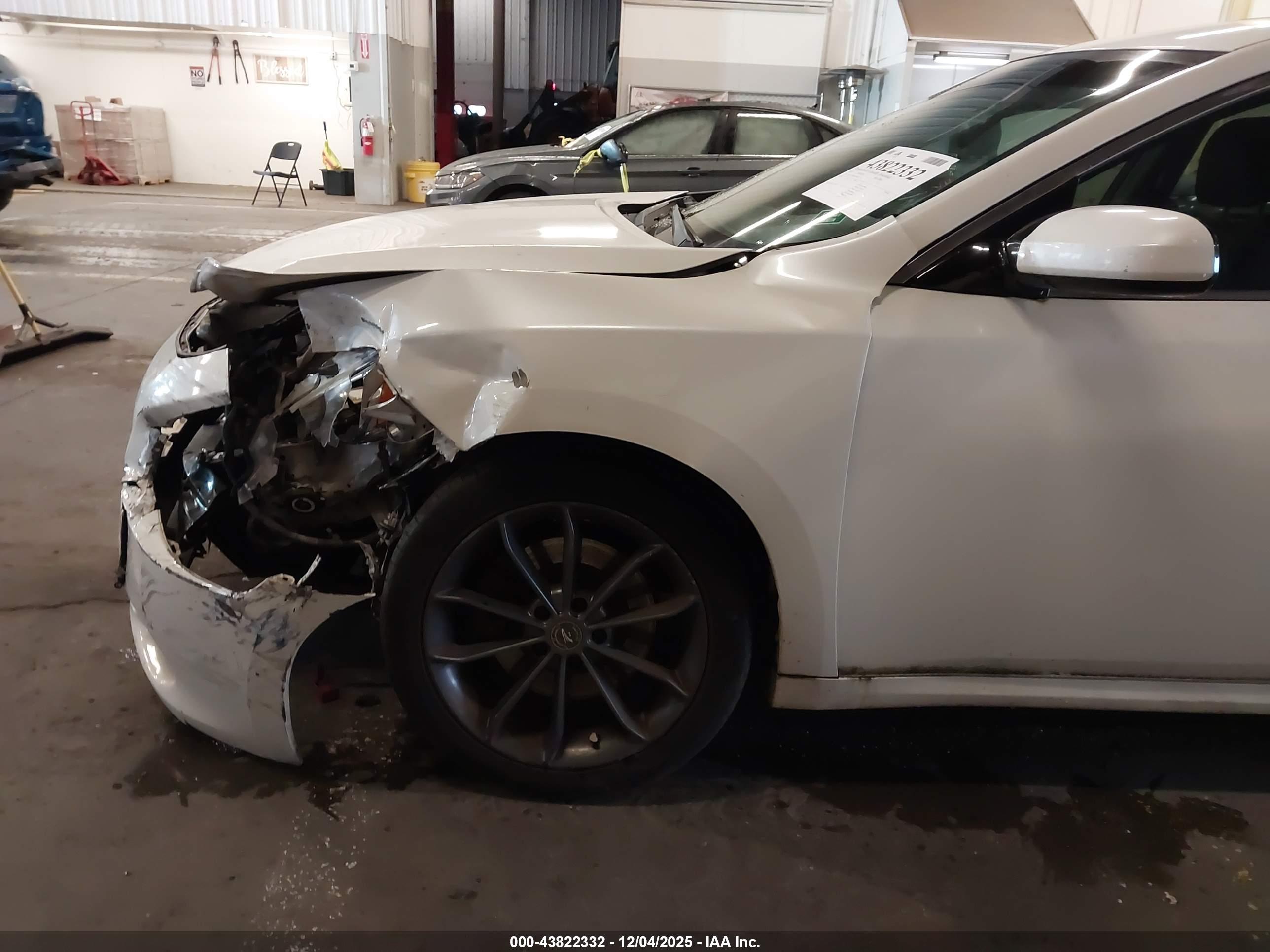 NISSAN MAXIMA image 6