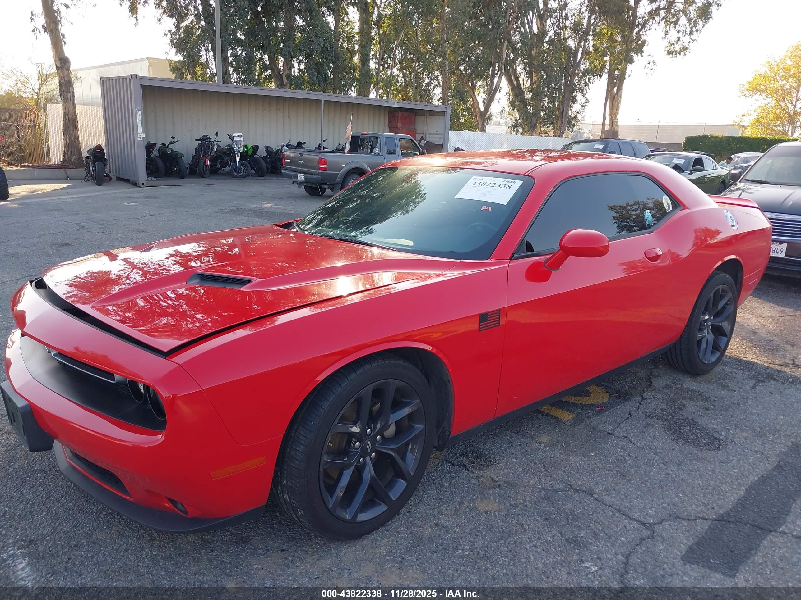 DODGE CHALLENGER image 2