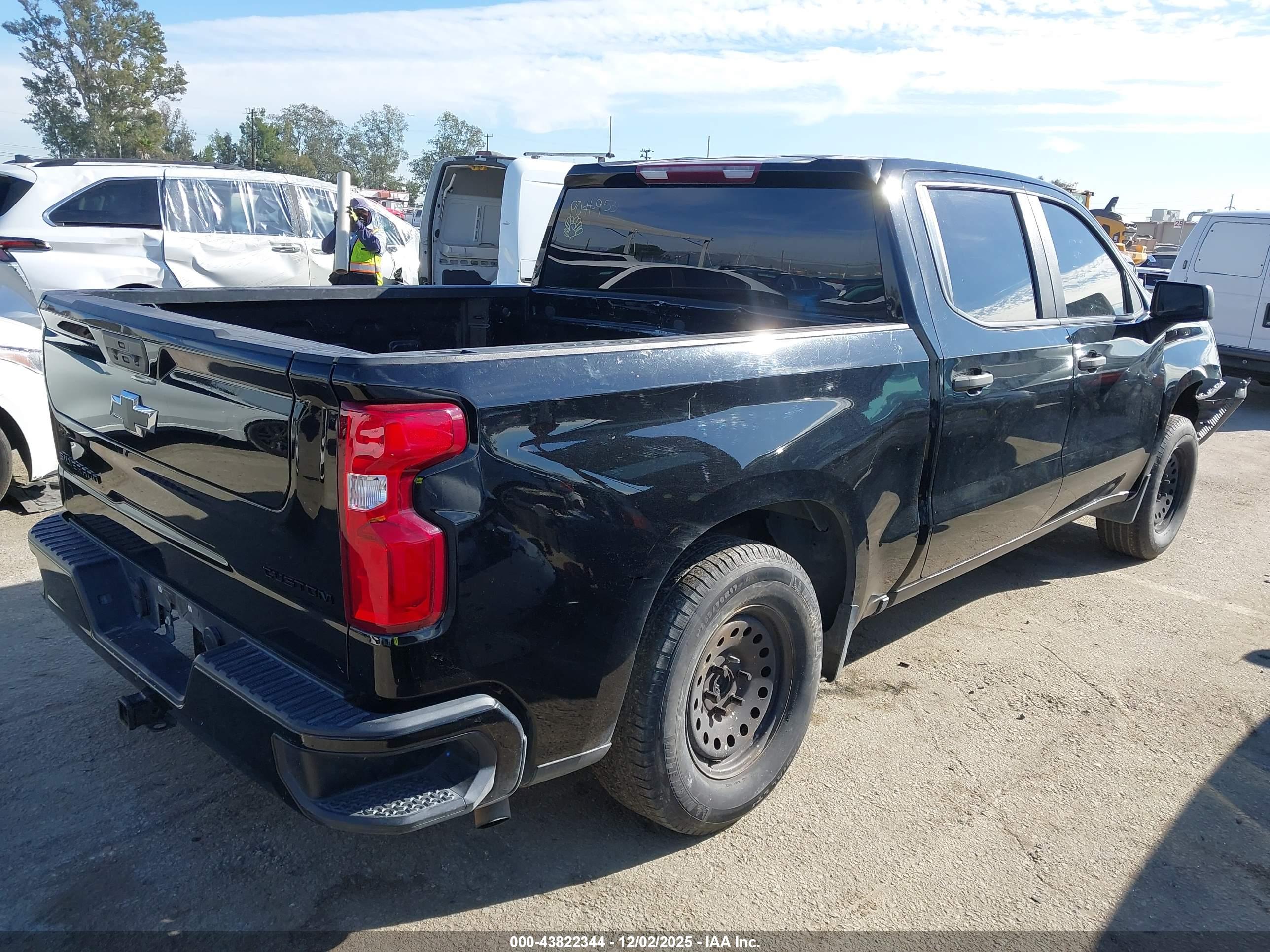 CHEVROLET SILVERADO image 4