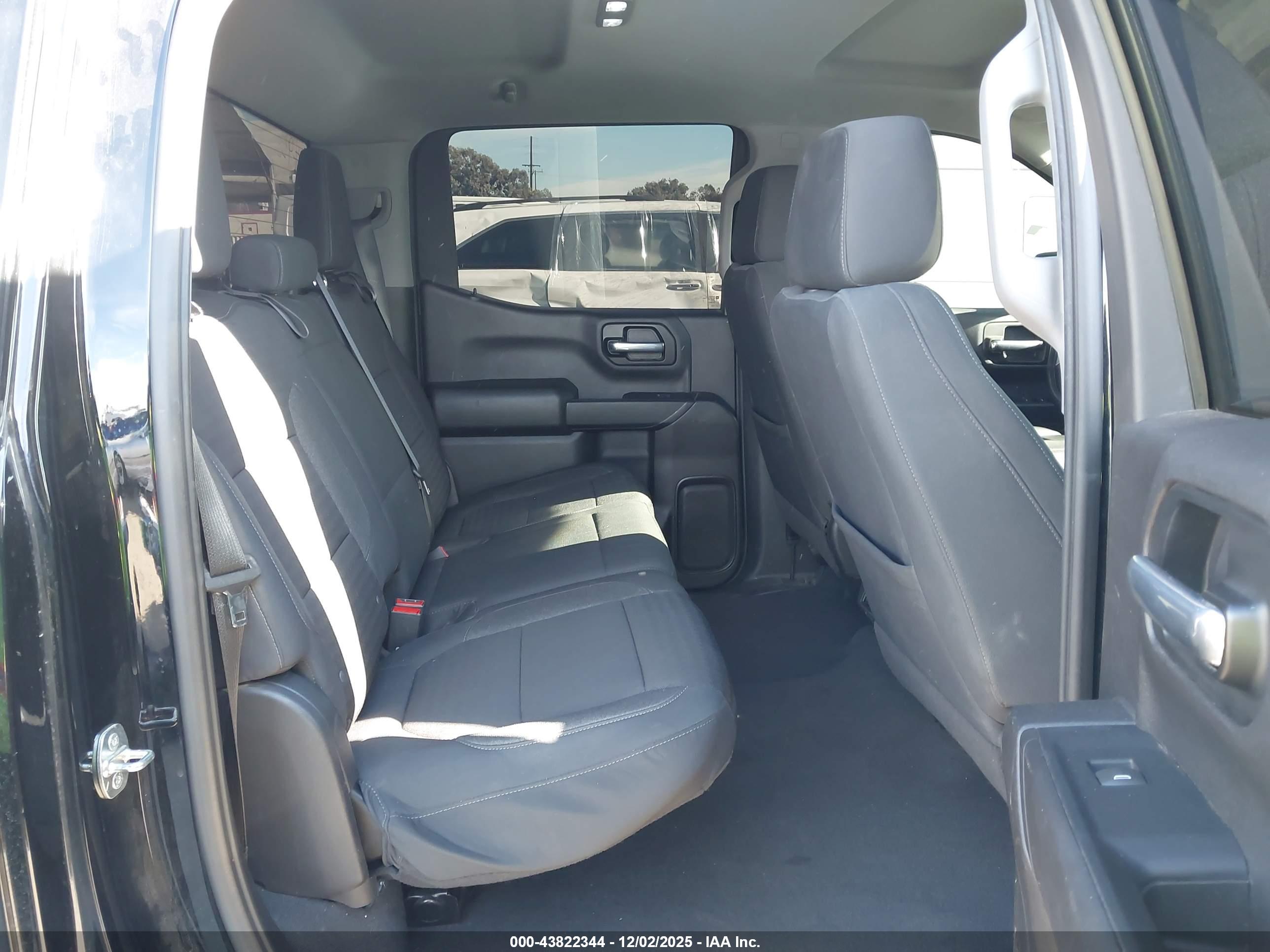 CHEVROLET SILVERADO image 8