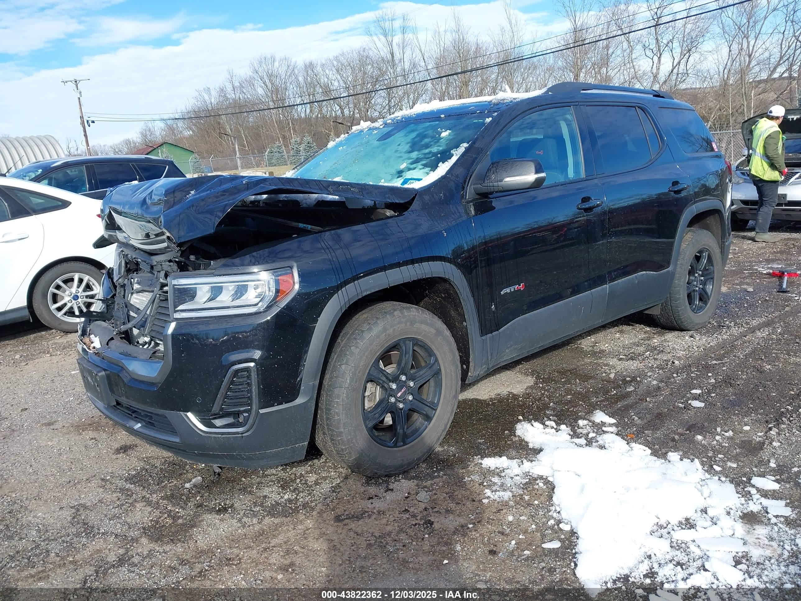 GMC ACADIA image 2
