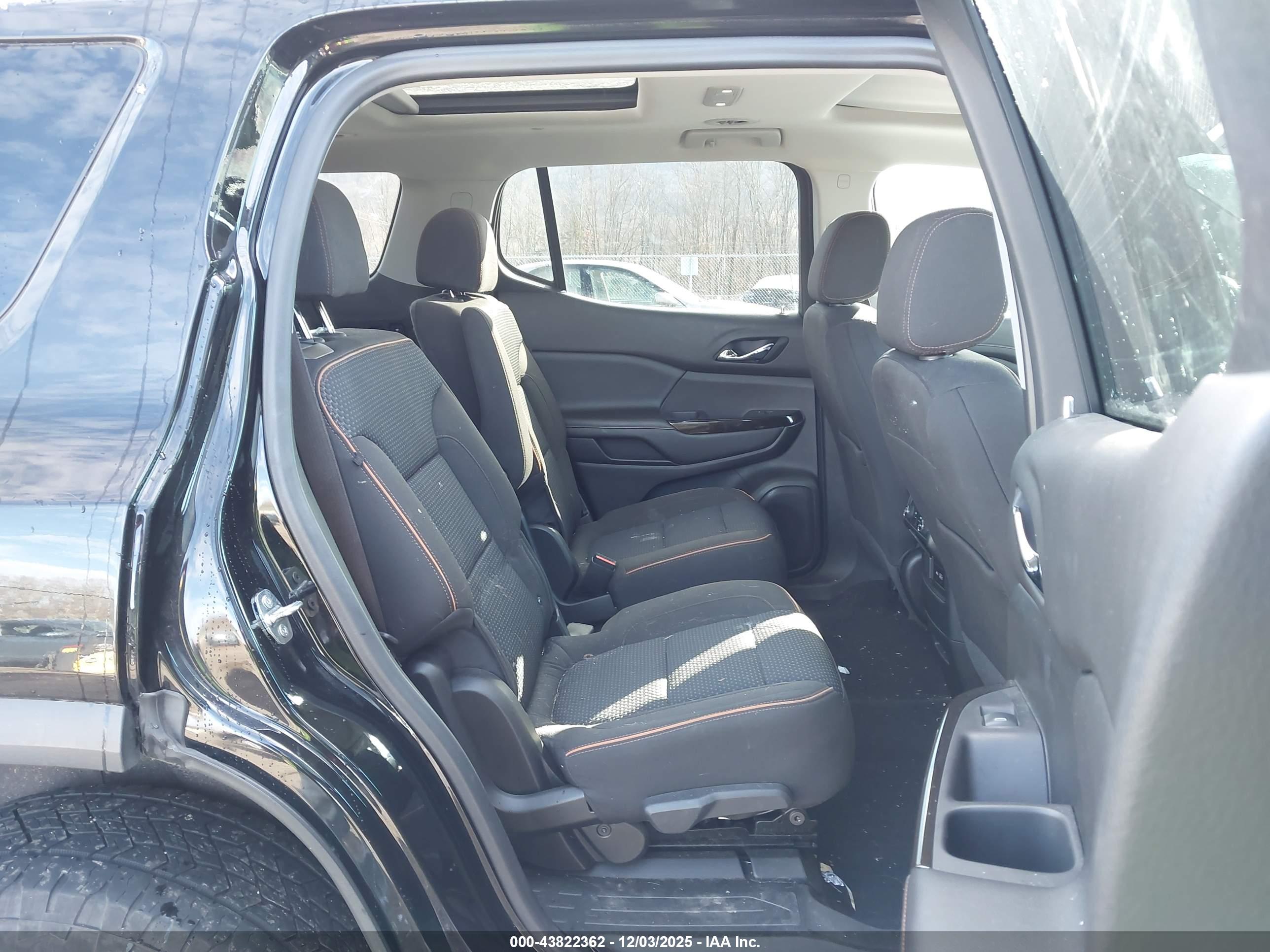 GMC ACADIA image 8