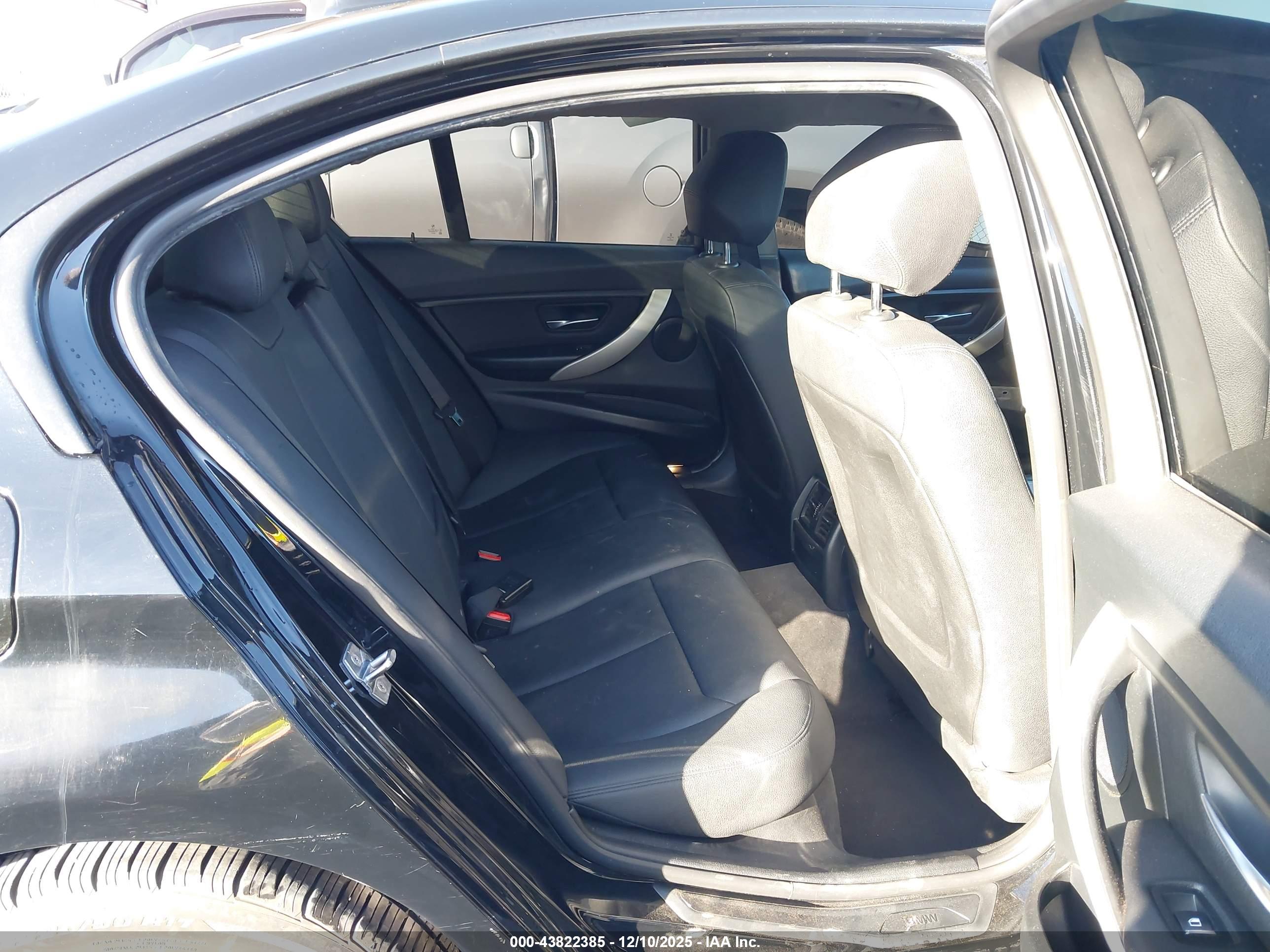 BMW 320I image 8
