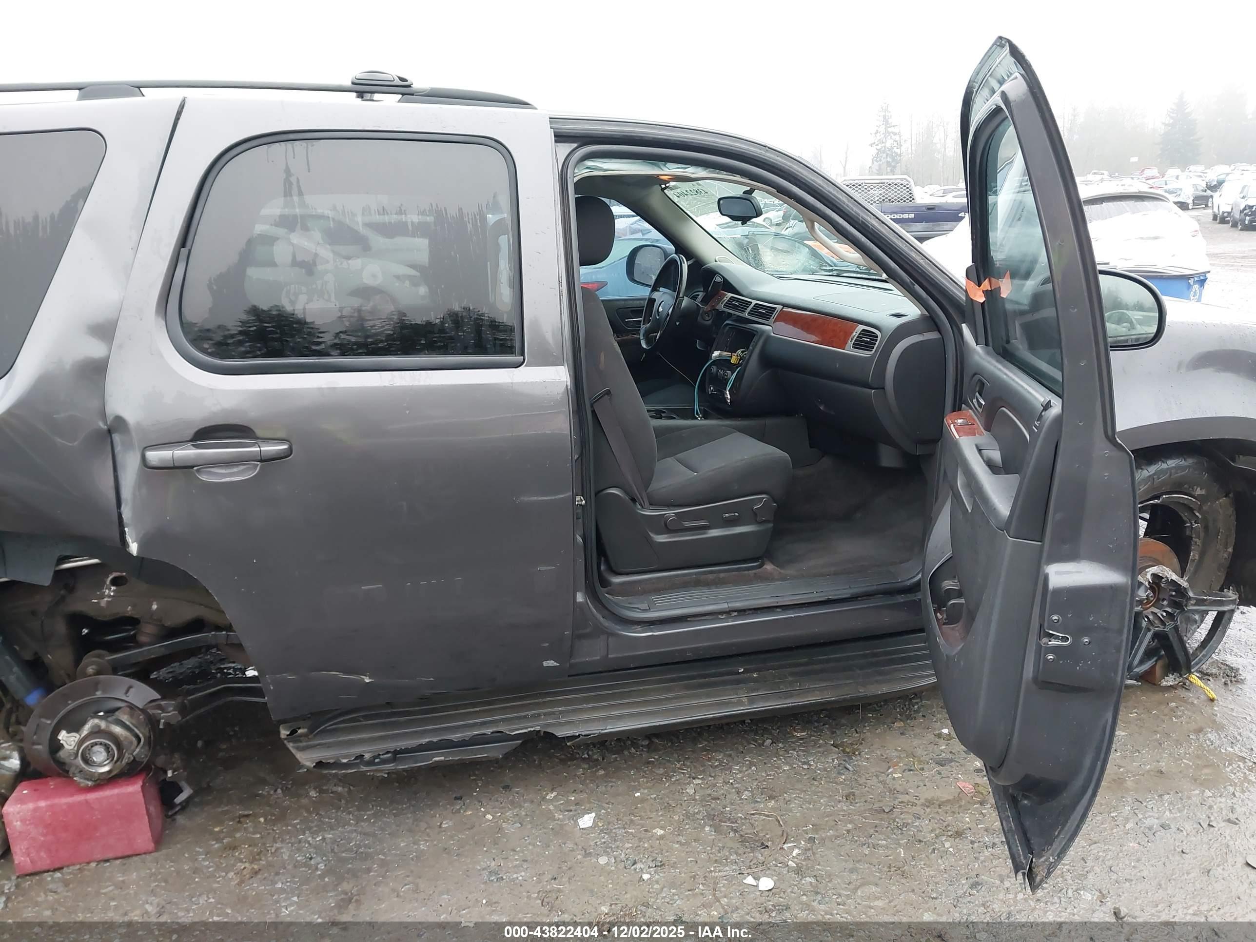 CHEVROLET TAHOE image 5