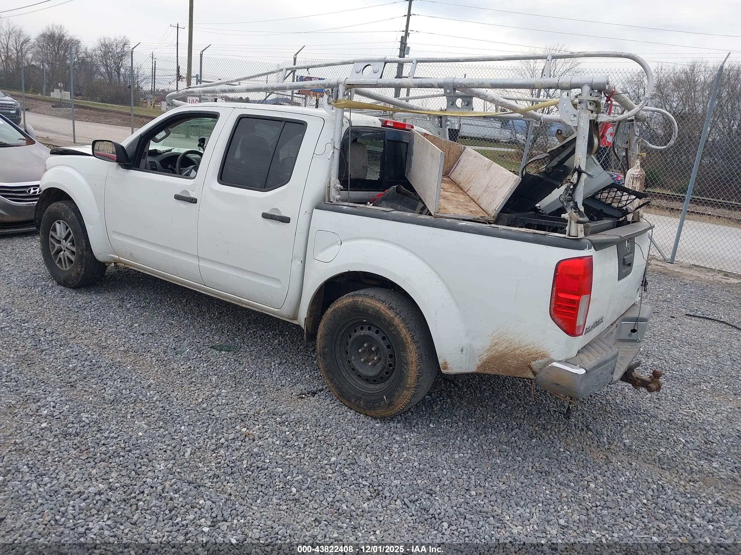 NISSAN FRONTIER image 3