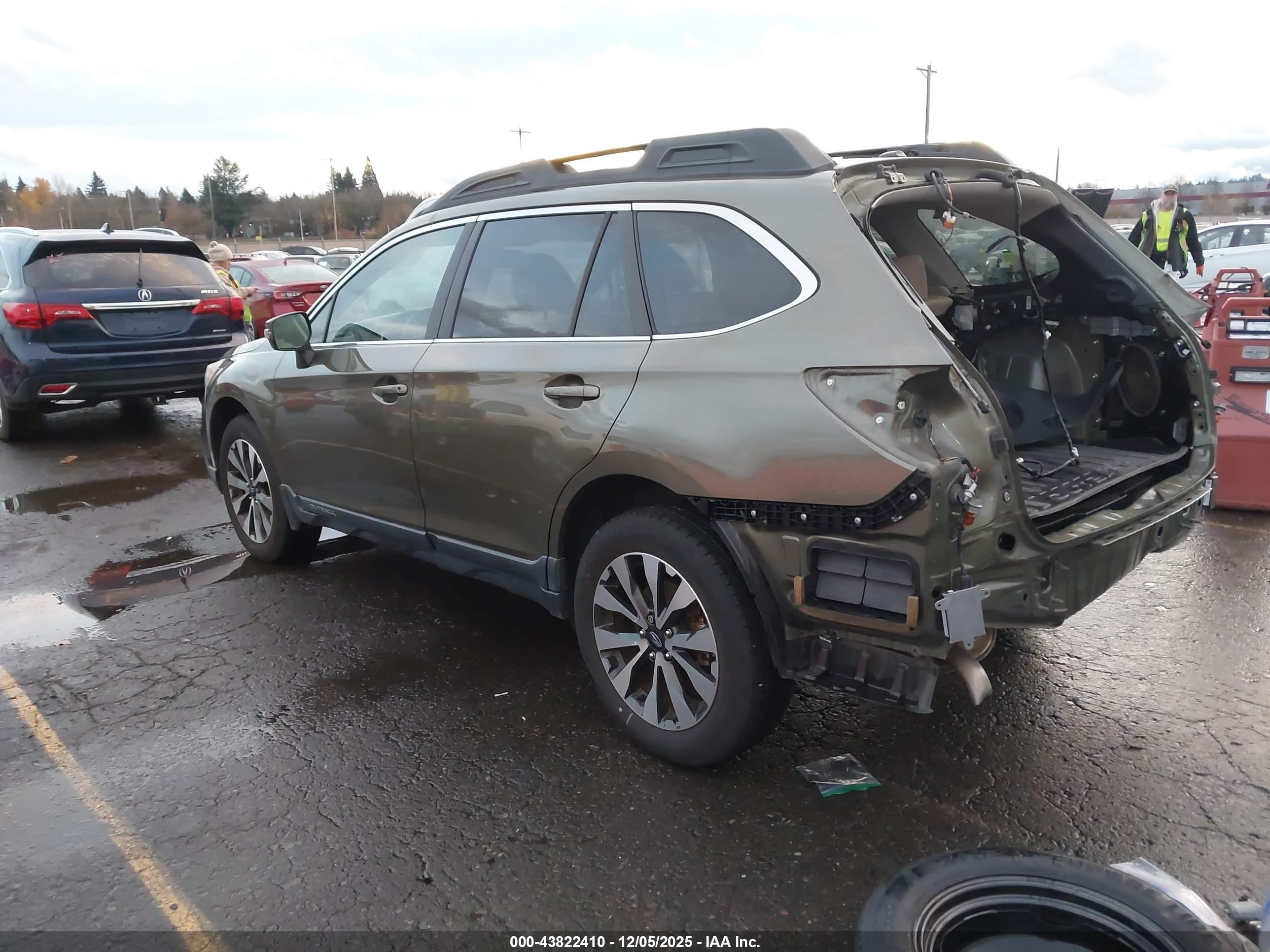 SUBARU OUTBACK image 3