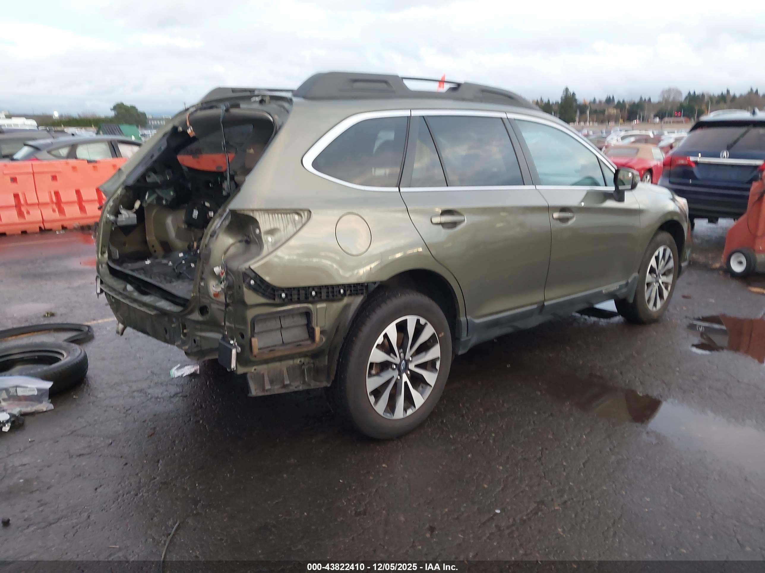 SUBARU OUTBACK image 4