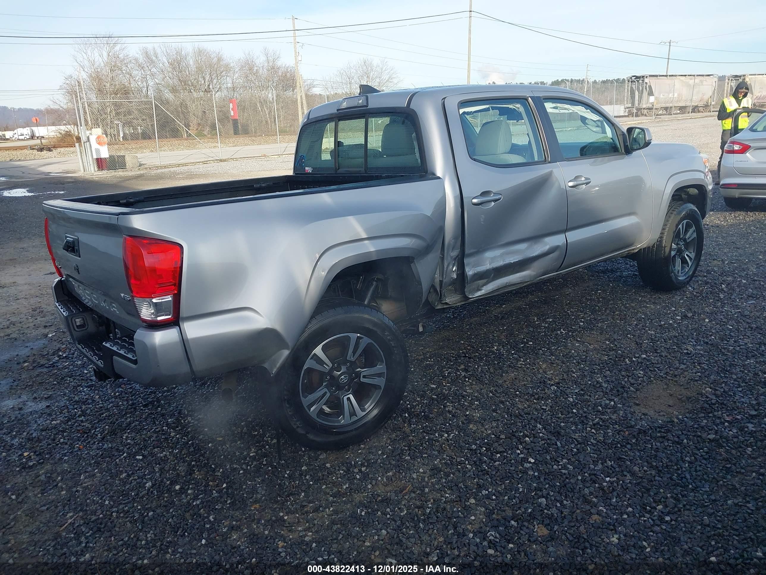 TOYOTA TACOMA image 4