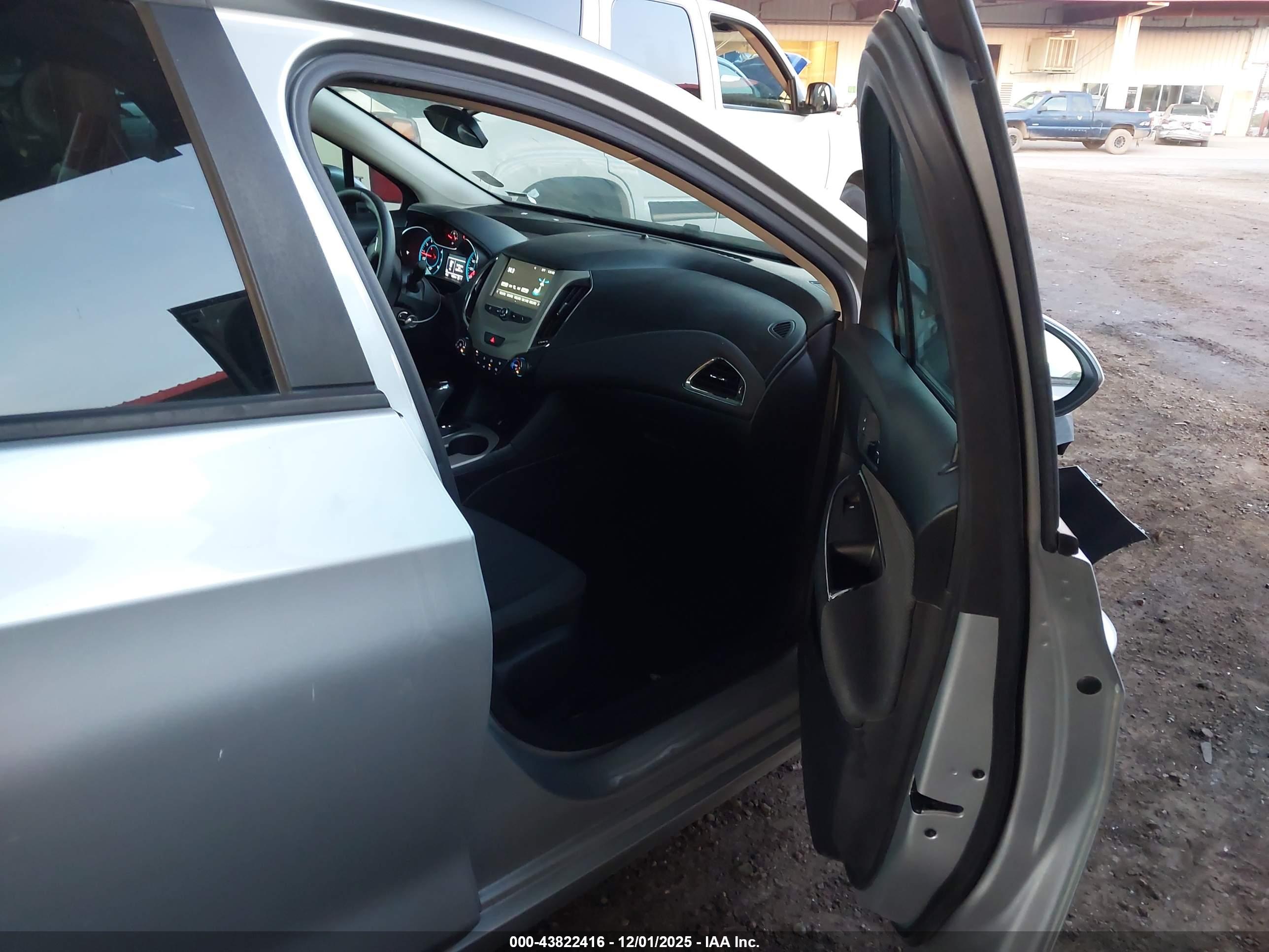 CHEVROLET CRUZE image 5