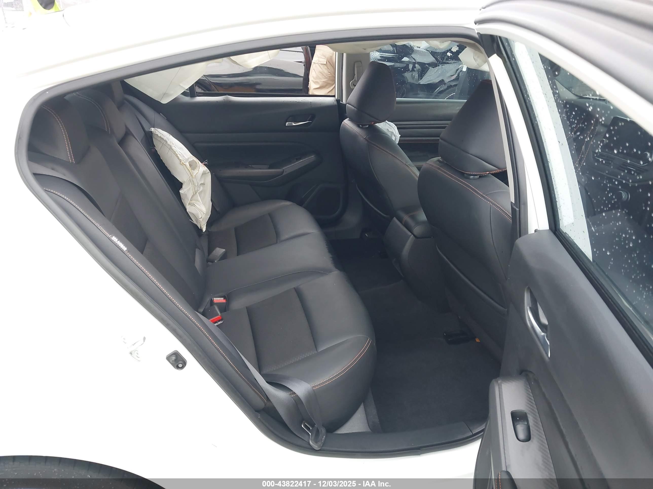 NISSAN ALTIMA image 8