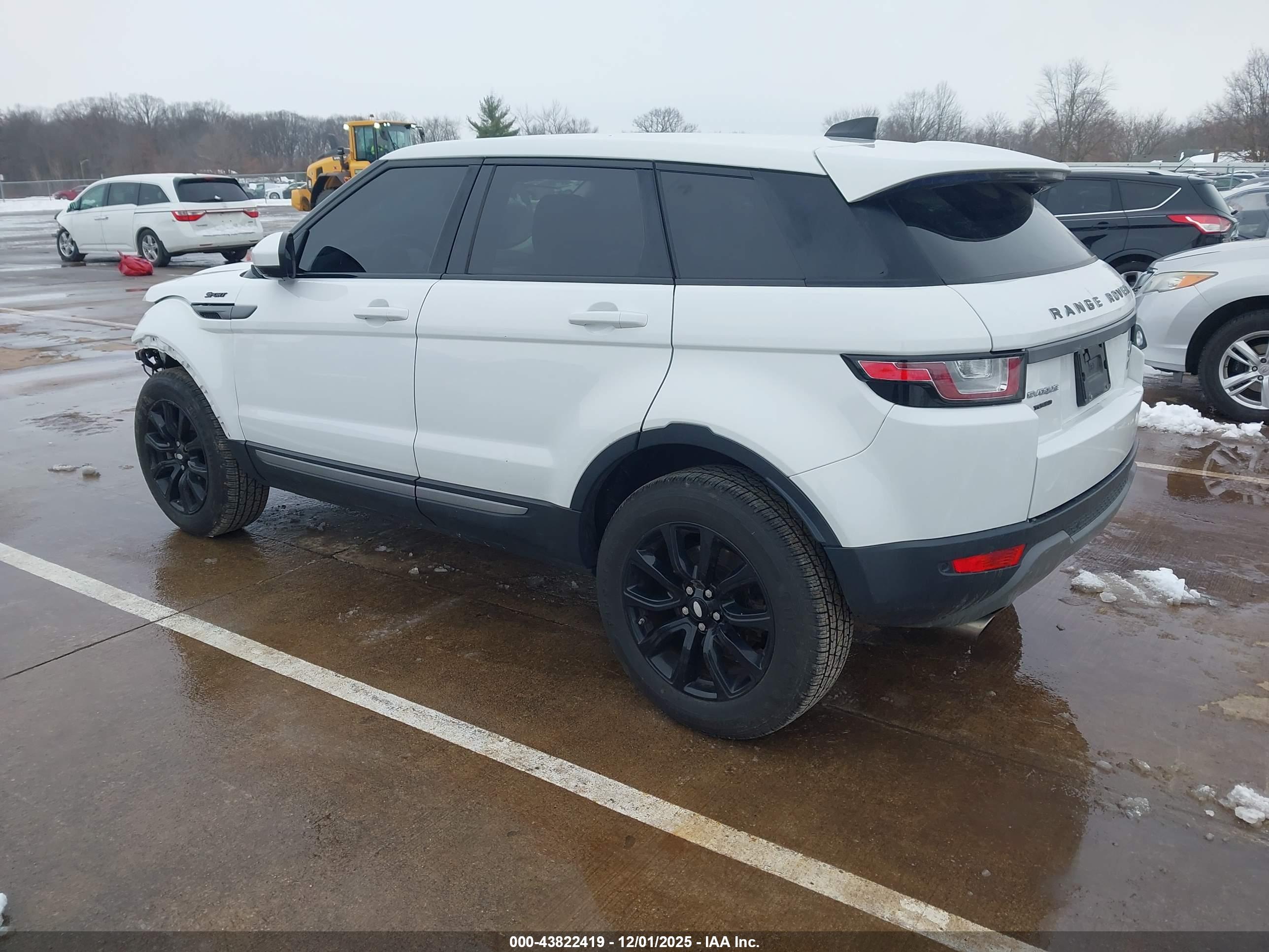 LAND ROVER image 3