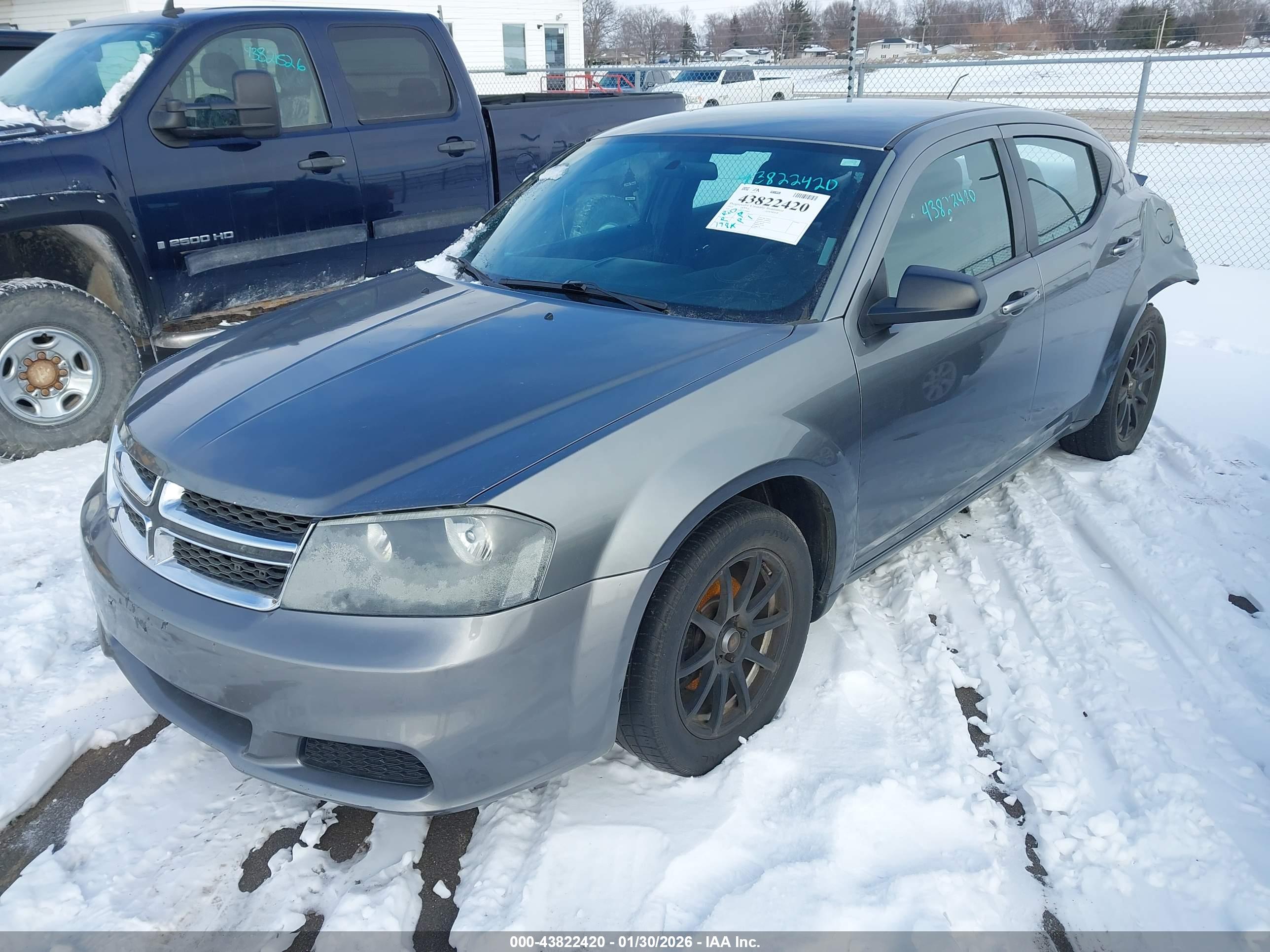DODGE AVENGER image 2