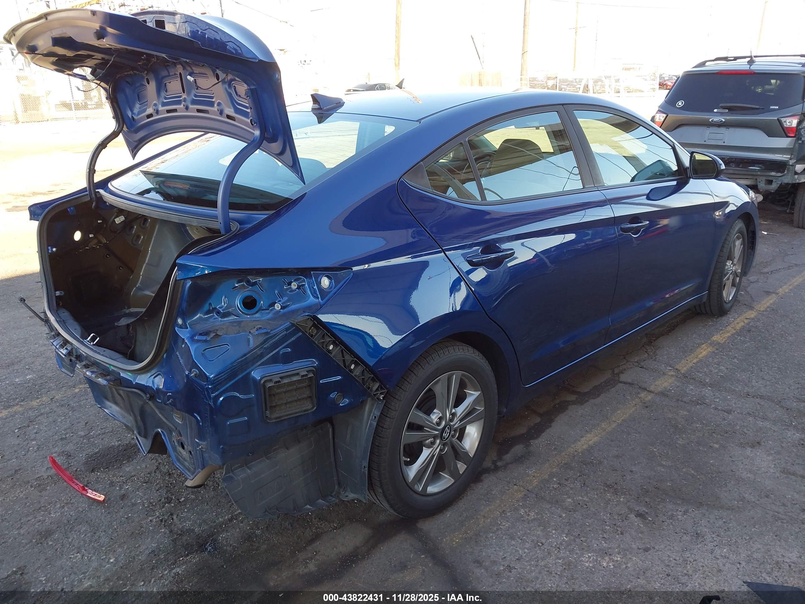 HYUNDAI ELANTRA image 4