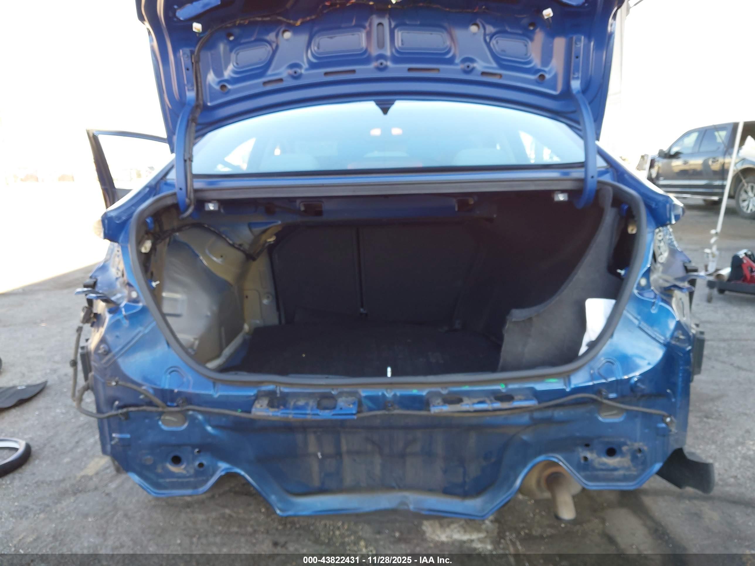 HYUNDAI ELANTRA image 6