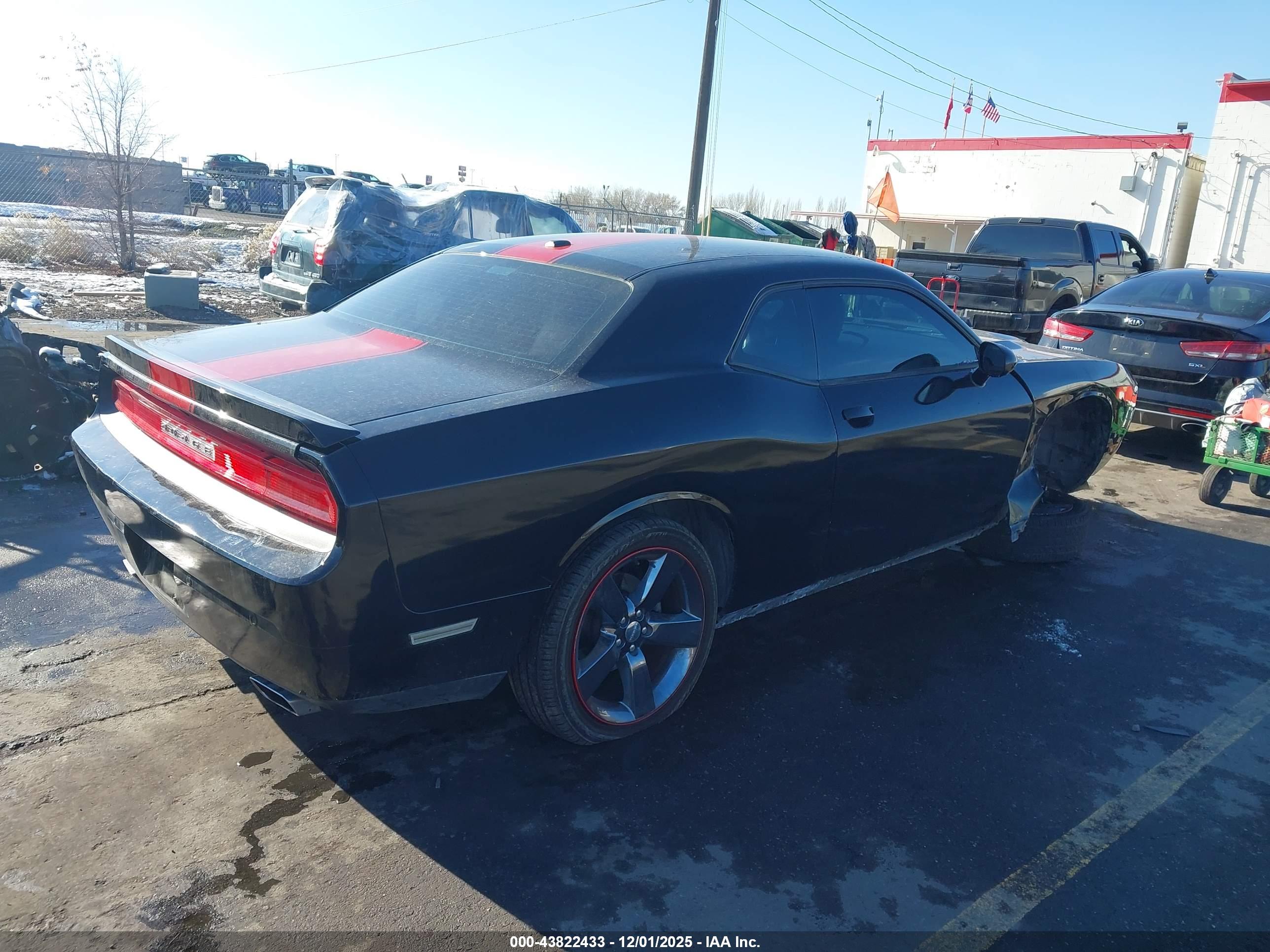 DODGE CHALLENGER image 4
