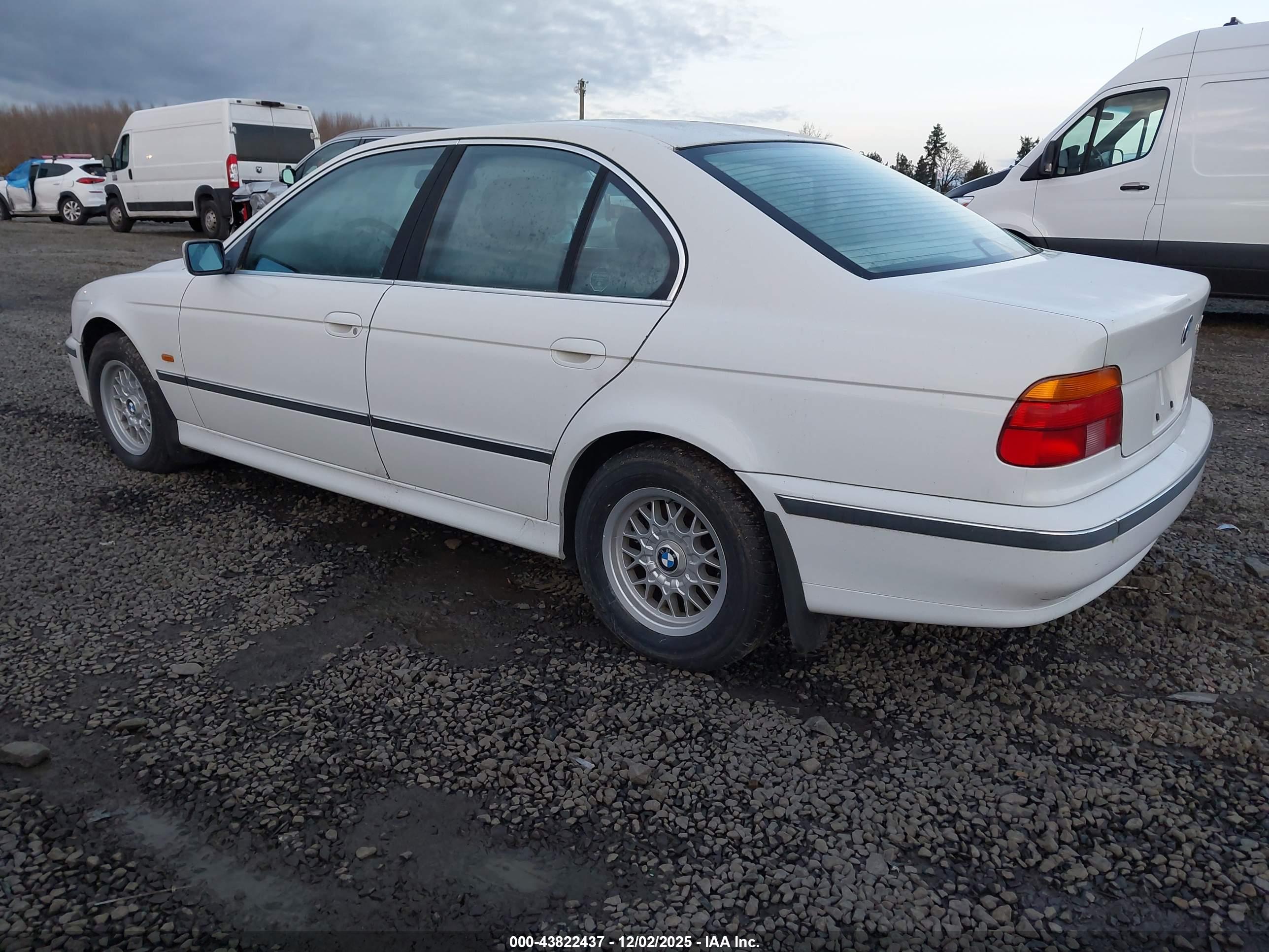 BMW 528I image 3