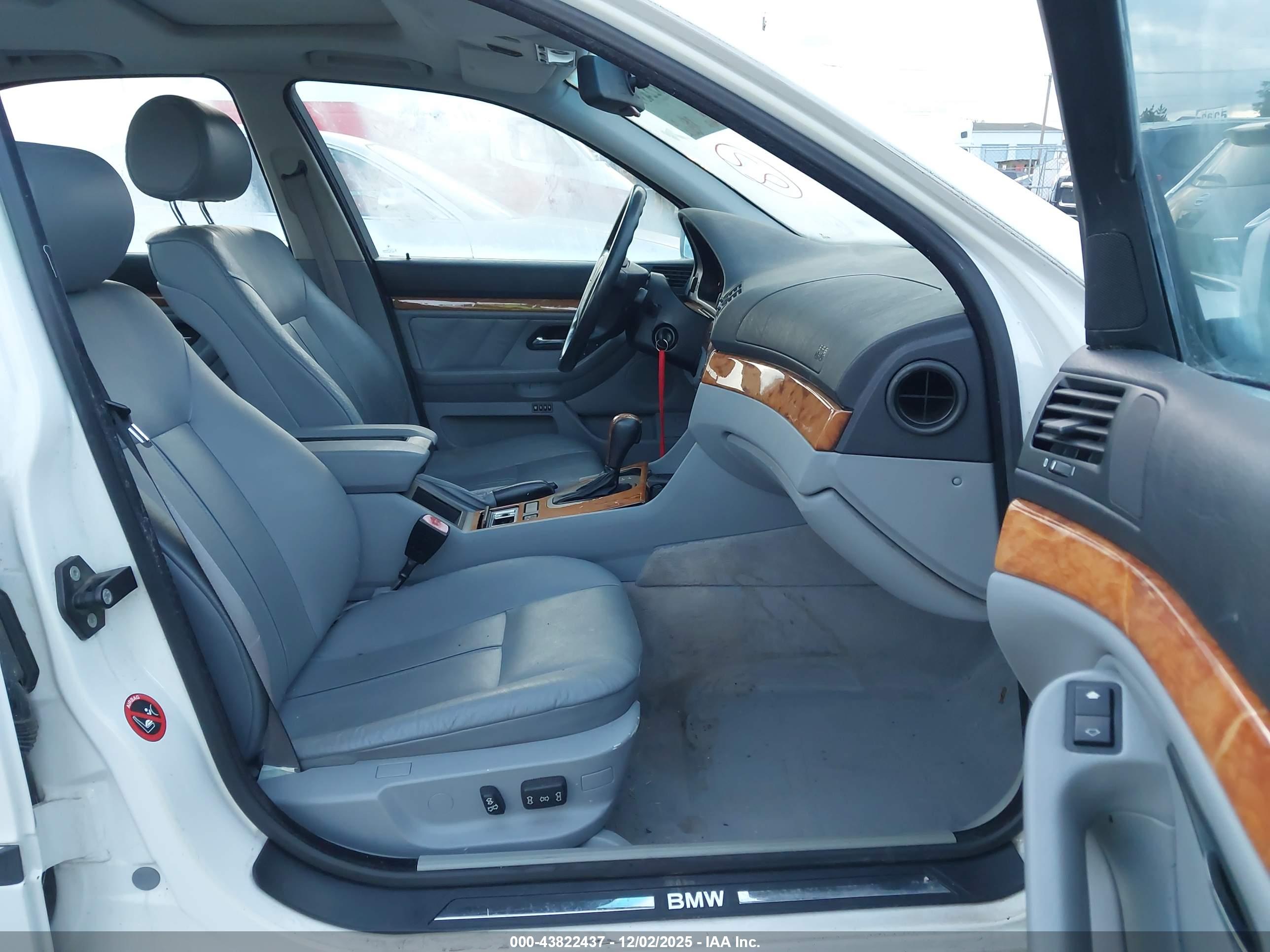 BMW 528I image 5