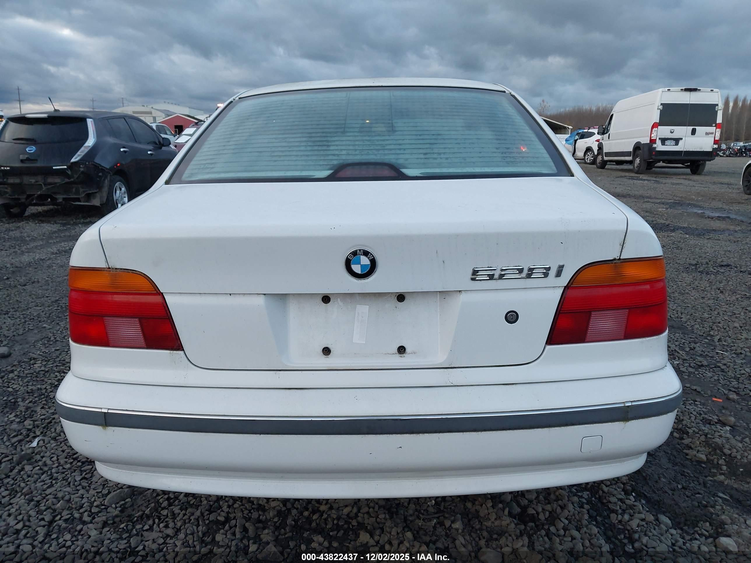 BMW 528I image 6