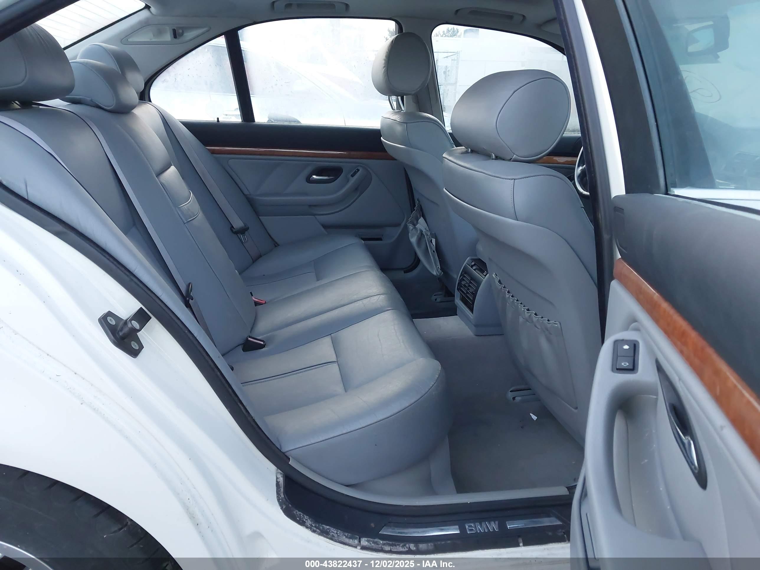 BMW 528I image 8
