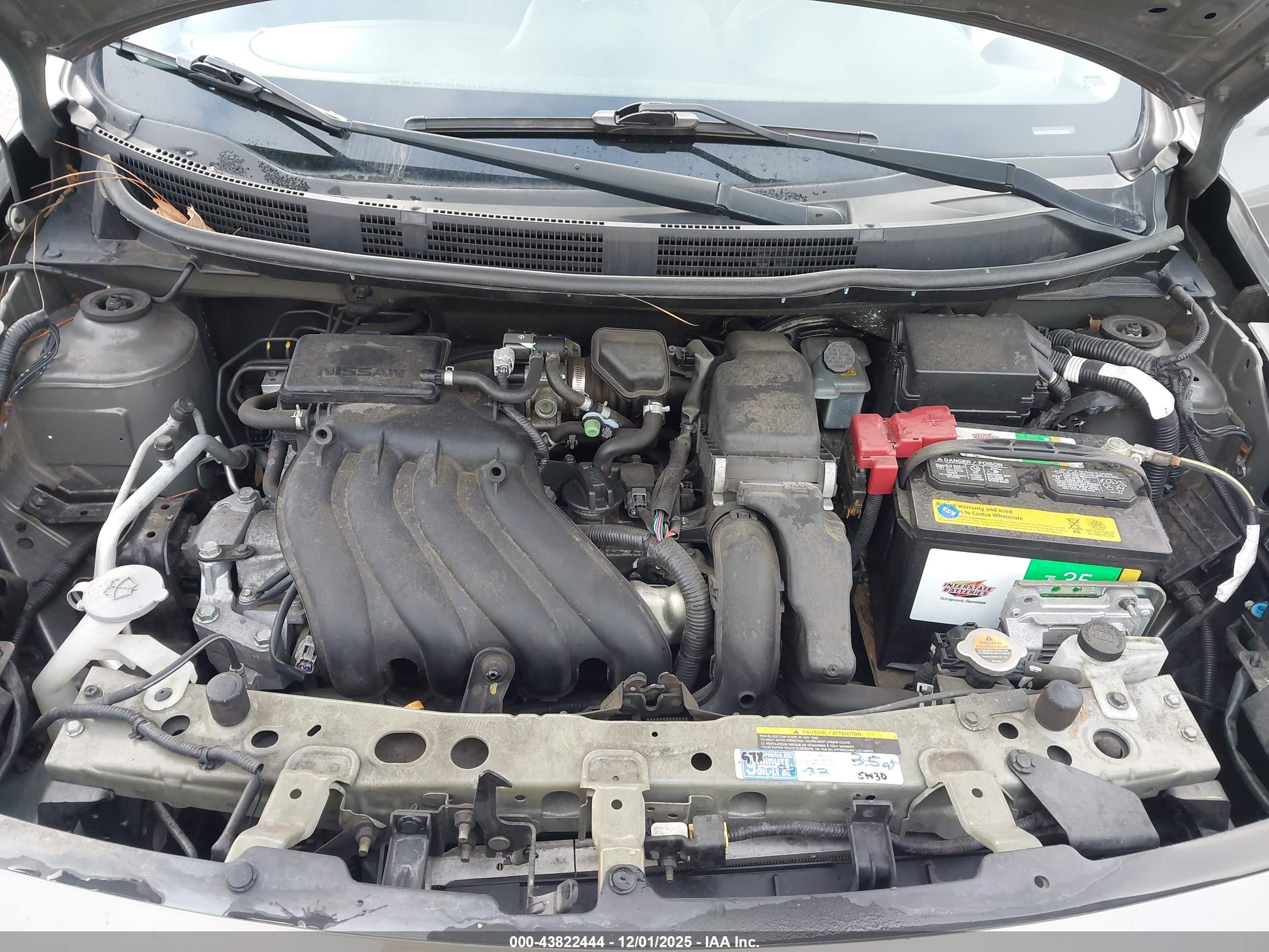 NISSAN VERSA image 10