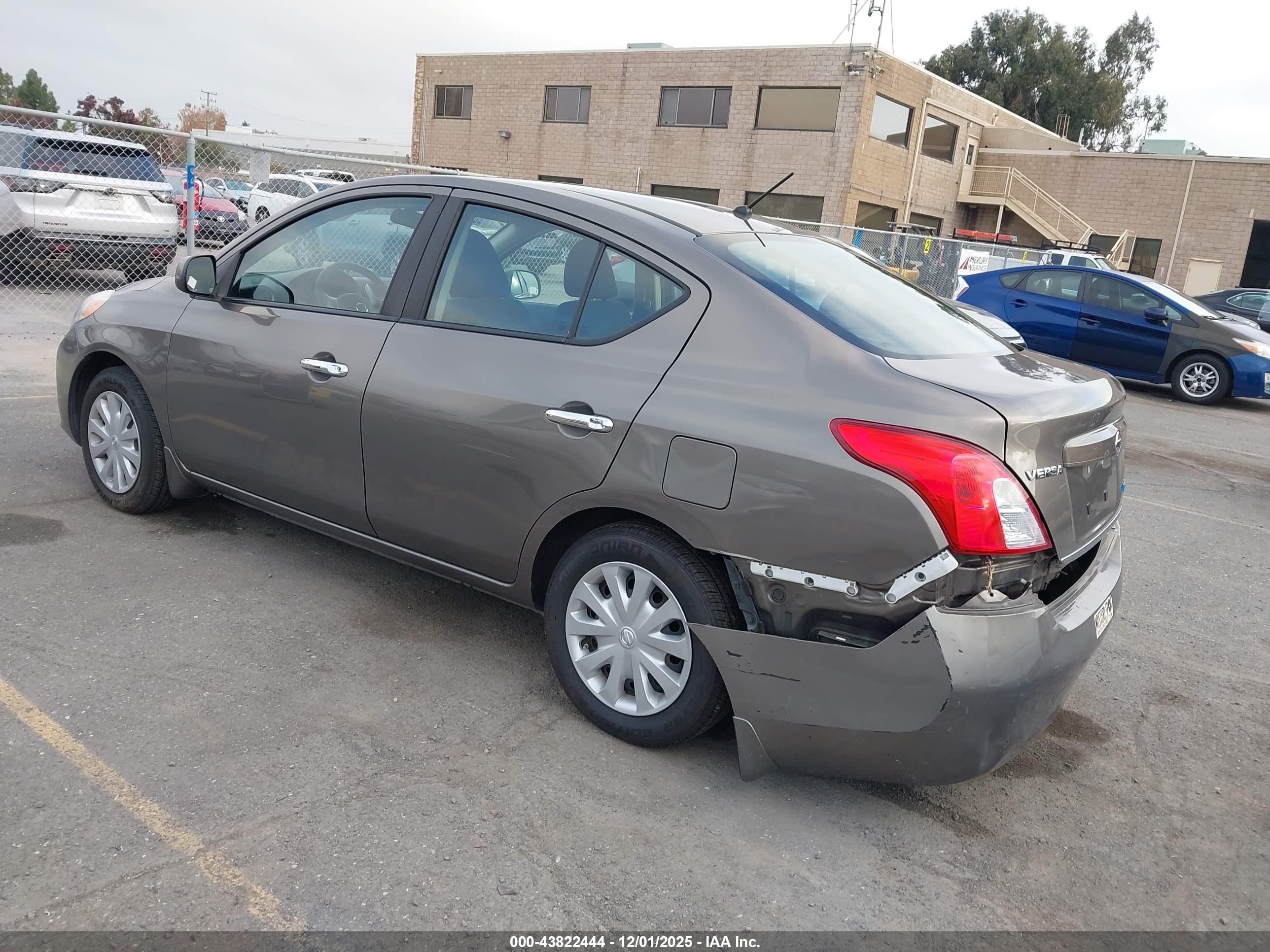 NISSAN VERSA image 3