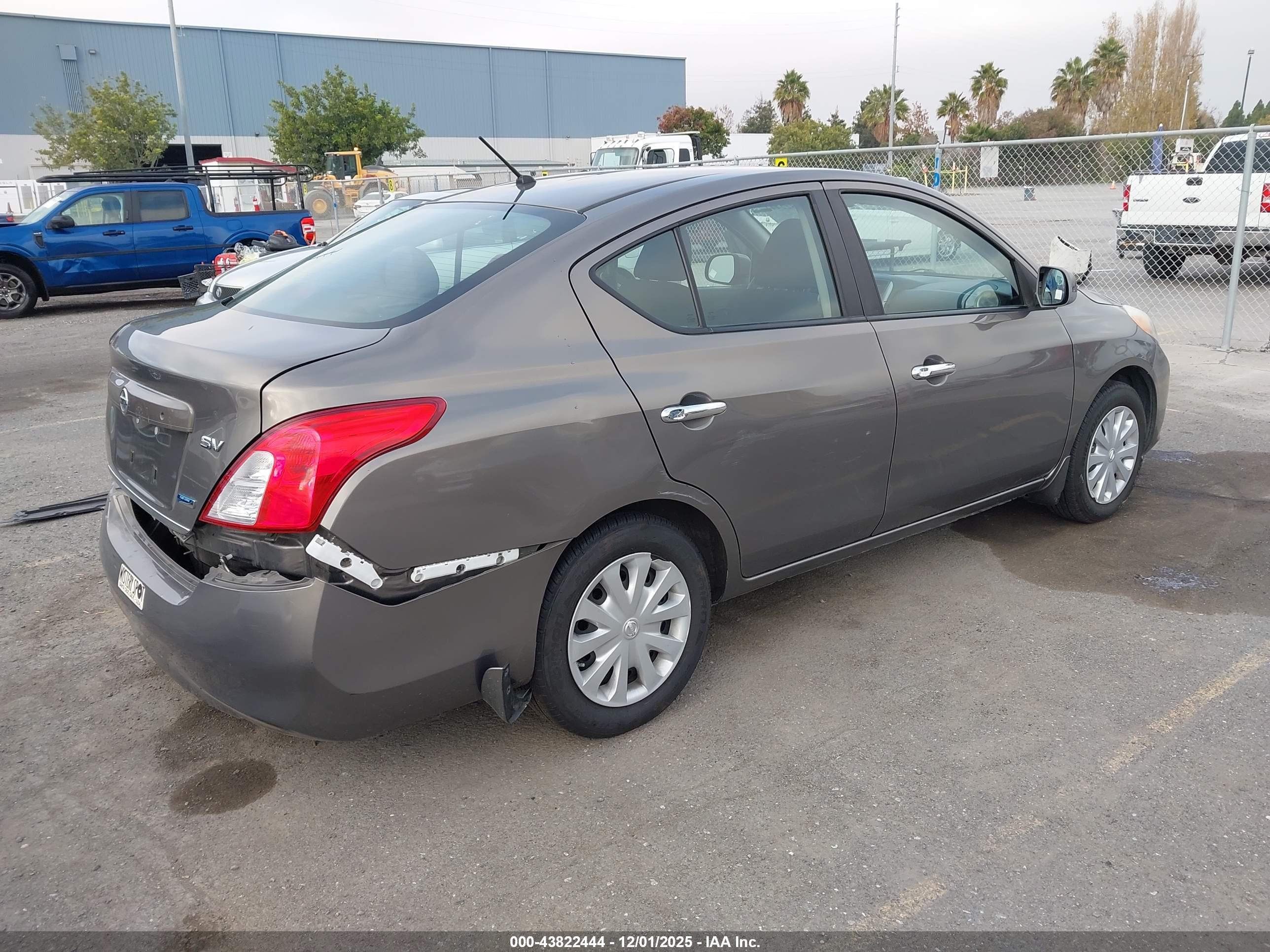 NISSAN VERSA image 4