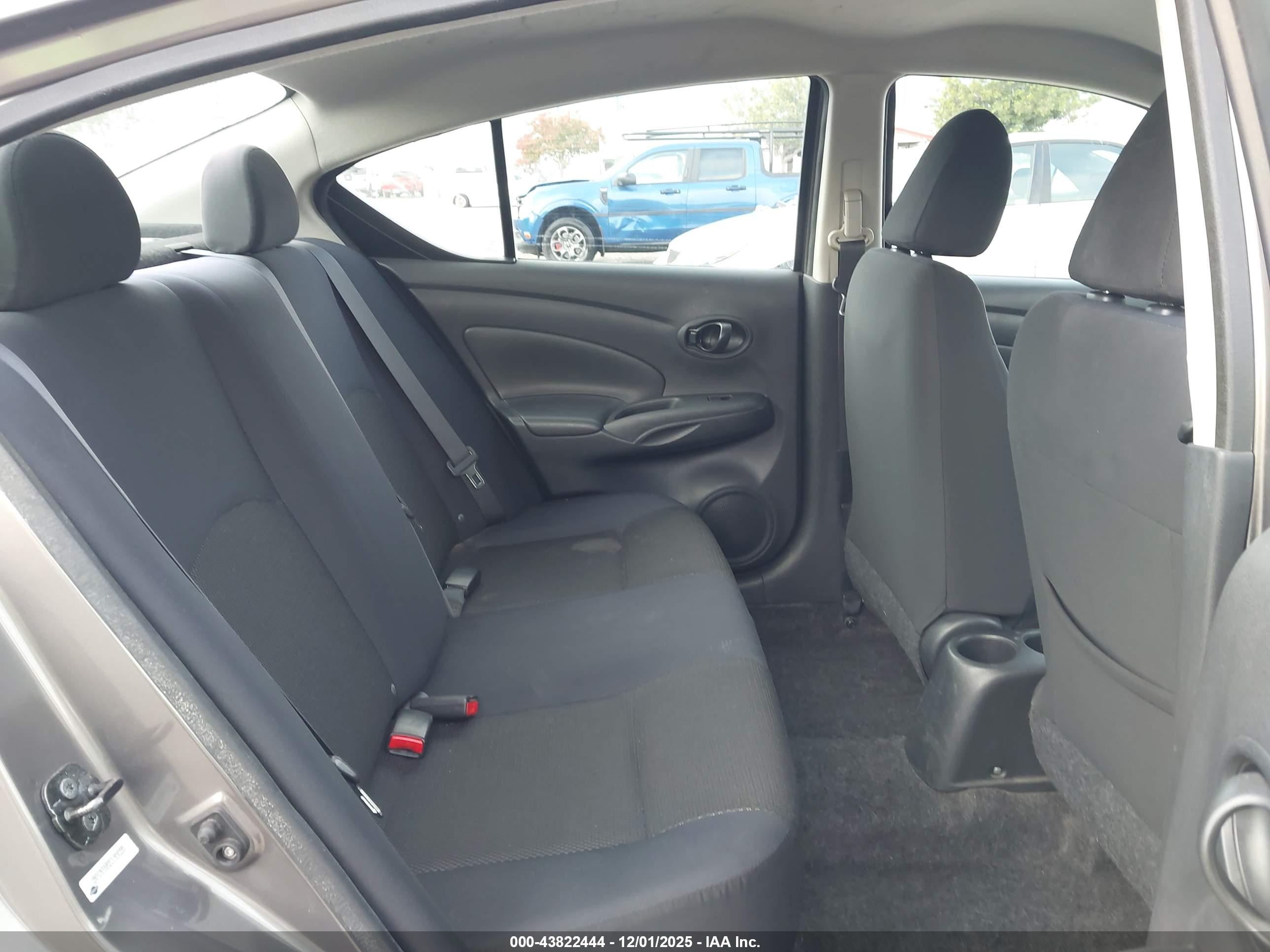 NISSAN VERSA image 8