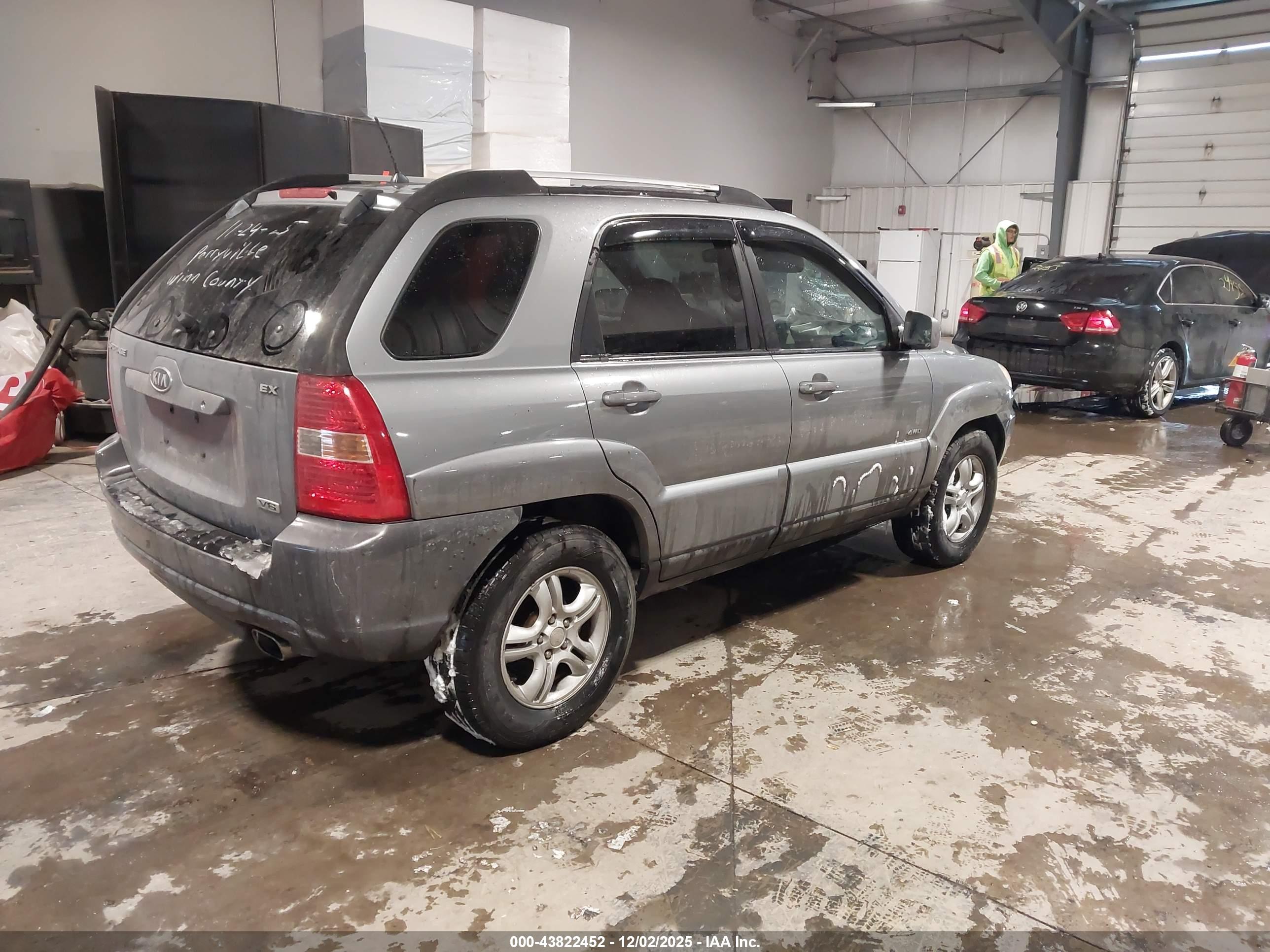 KIA SPORTAGE image 4
