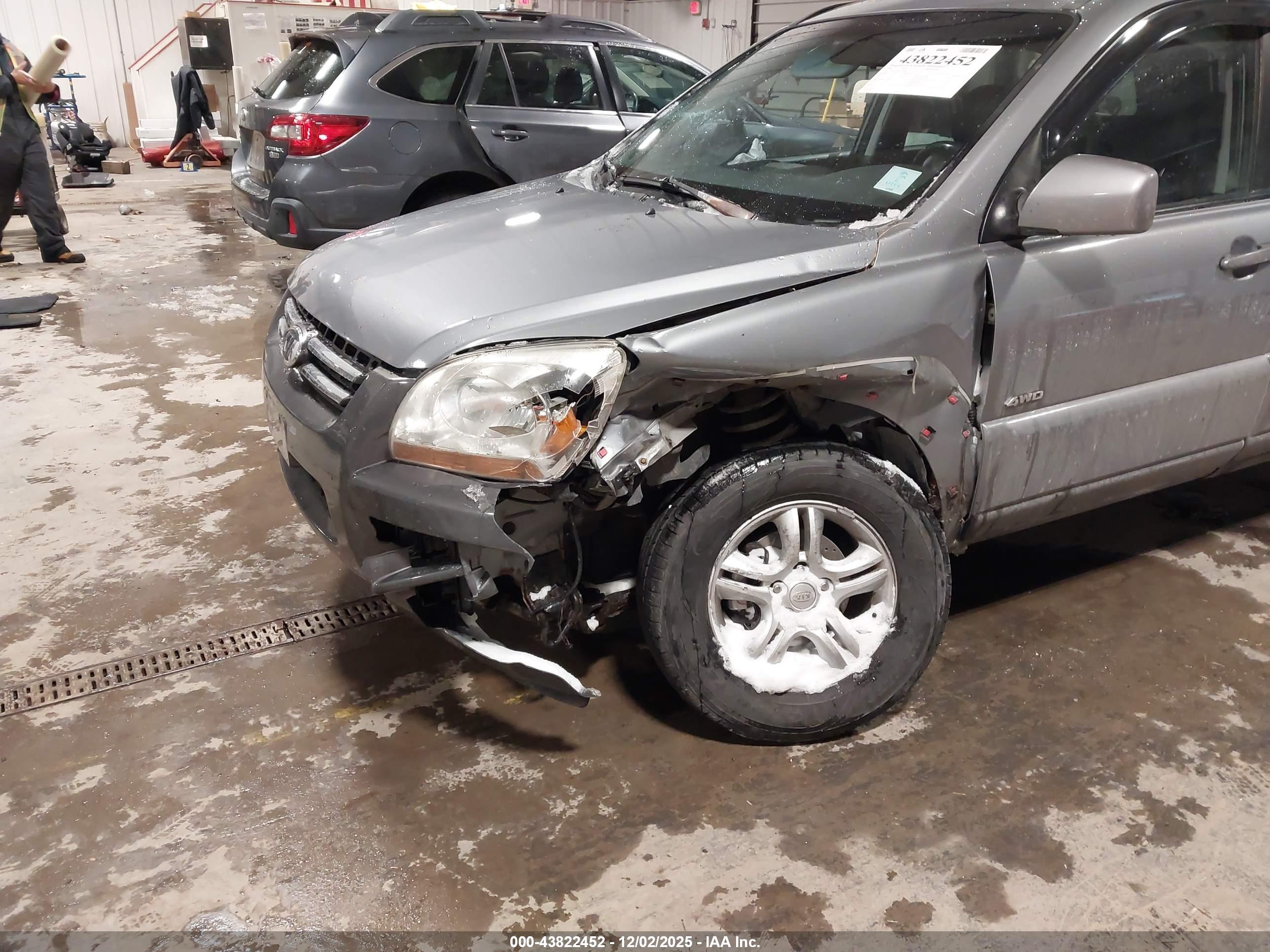KIA SPORTAGE image 6